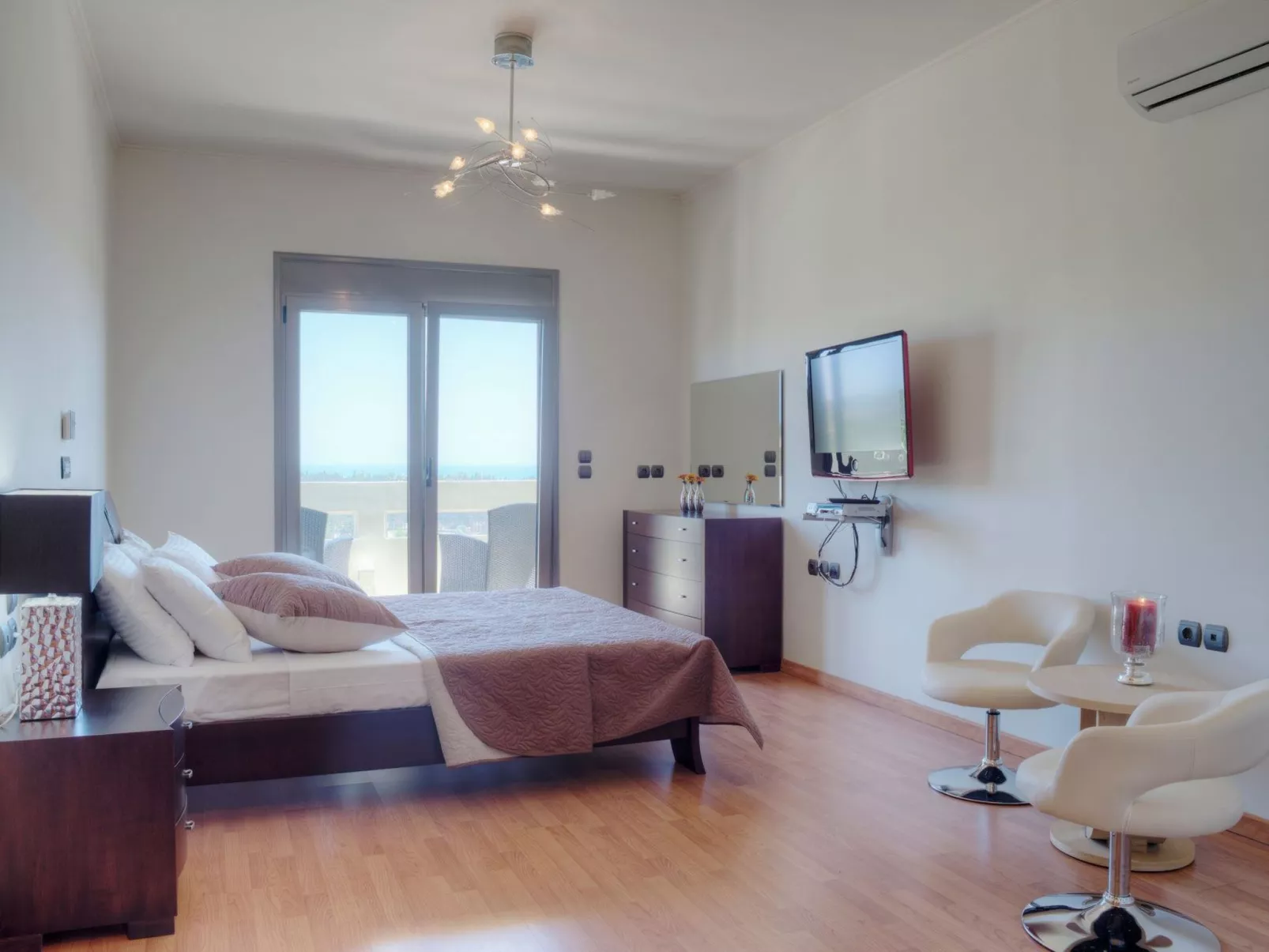 Luxuriöse, geräumige, private Villa mit sechs Schlafzimmern - Image-tags.info