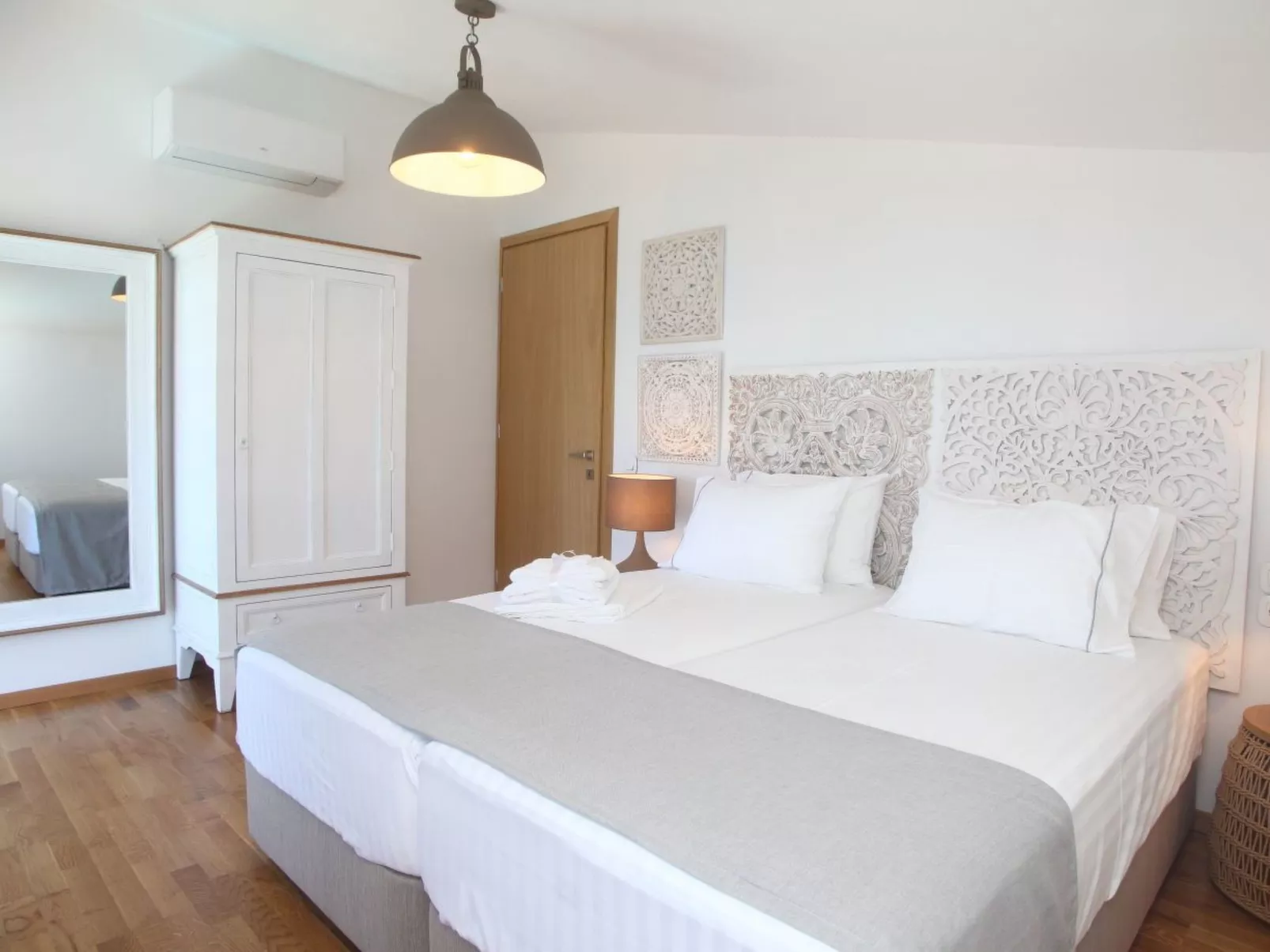 "Capro" mit Infinity-Pool - Binnen