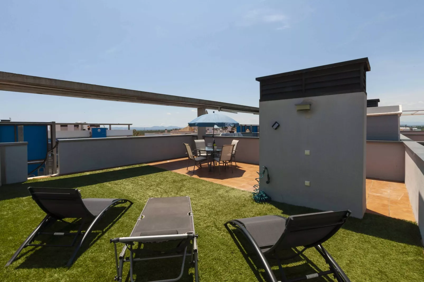 1235 BLAUMARINA con piscina - Terrasbalkon