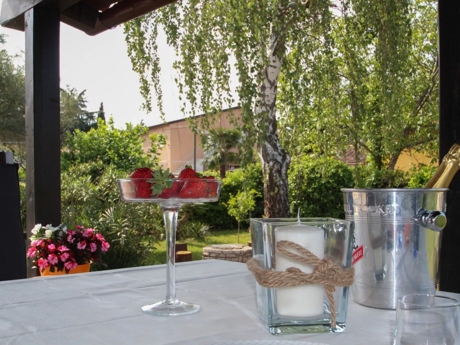 "Karpinjan" direkt am Strand - Buiten