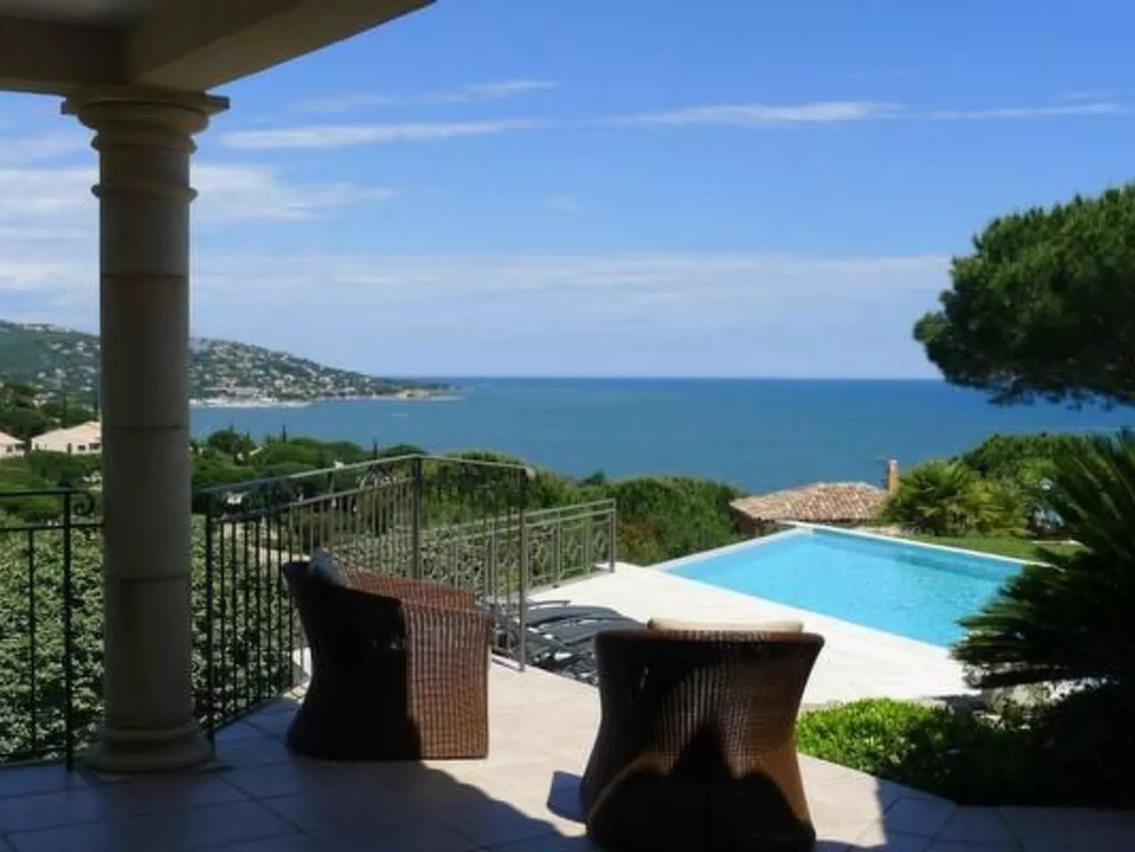 Villa in Sainte Maxime mit Sicht auf Meer - Buiten