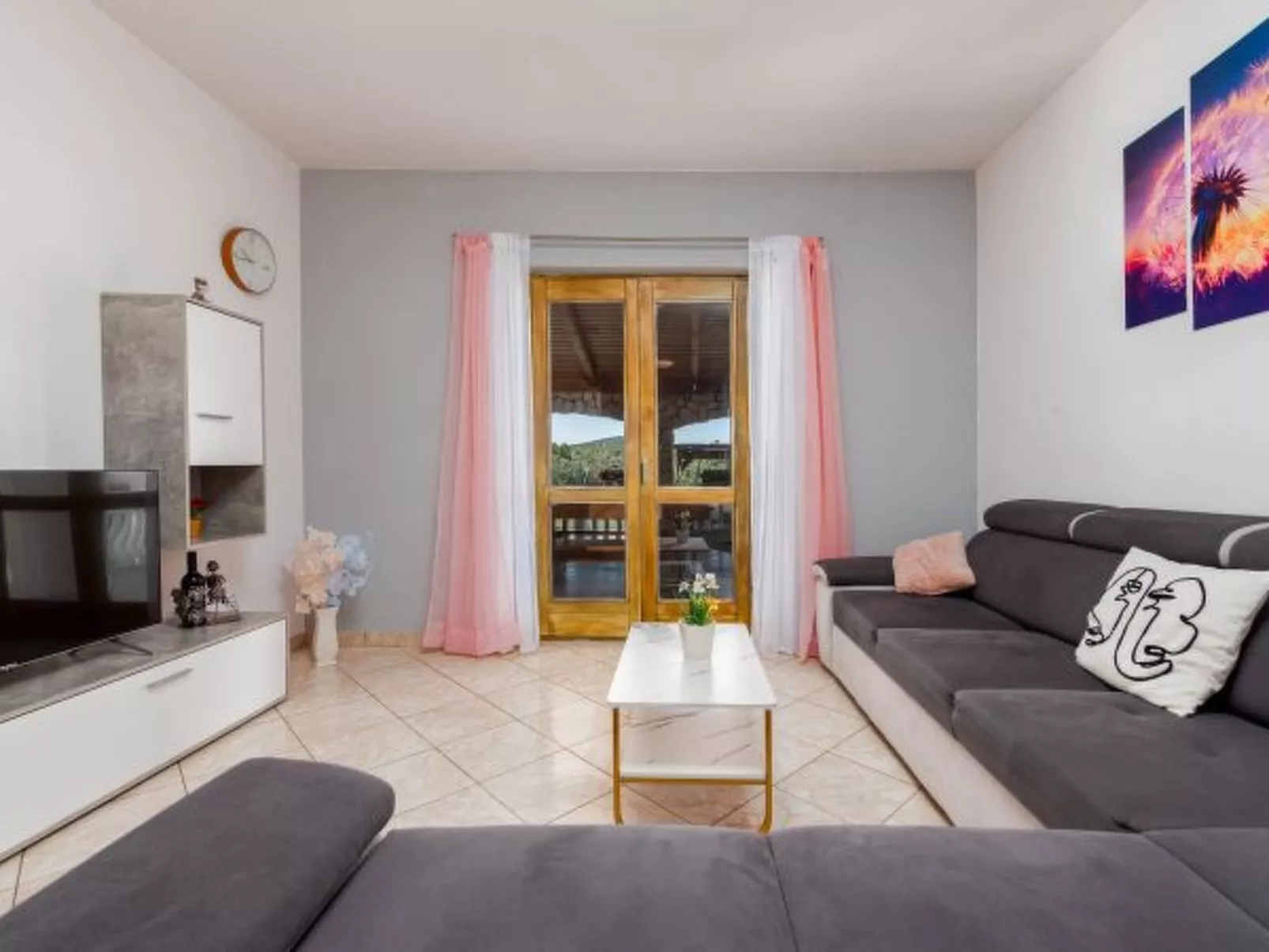 Holiday House Laetitia with pool - Image-tags.info