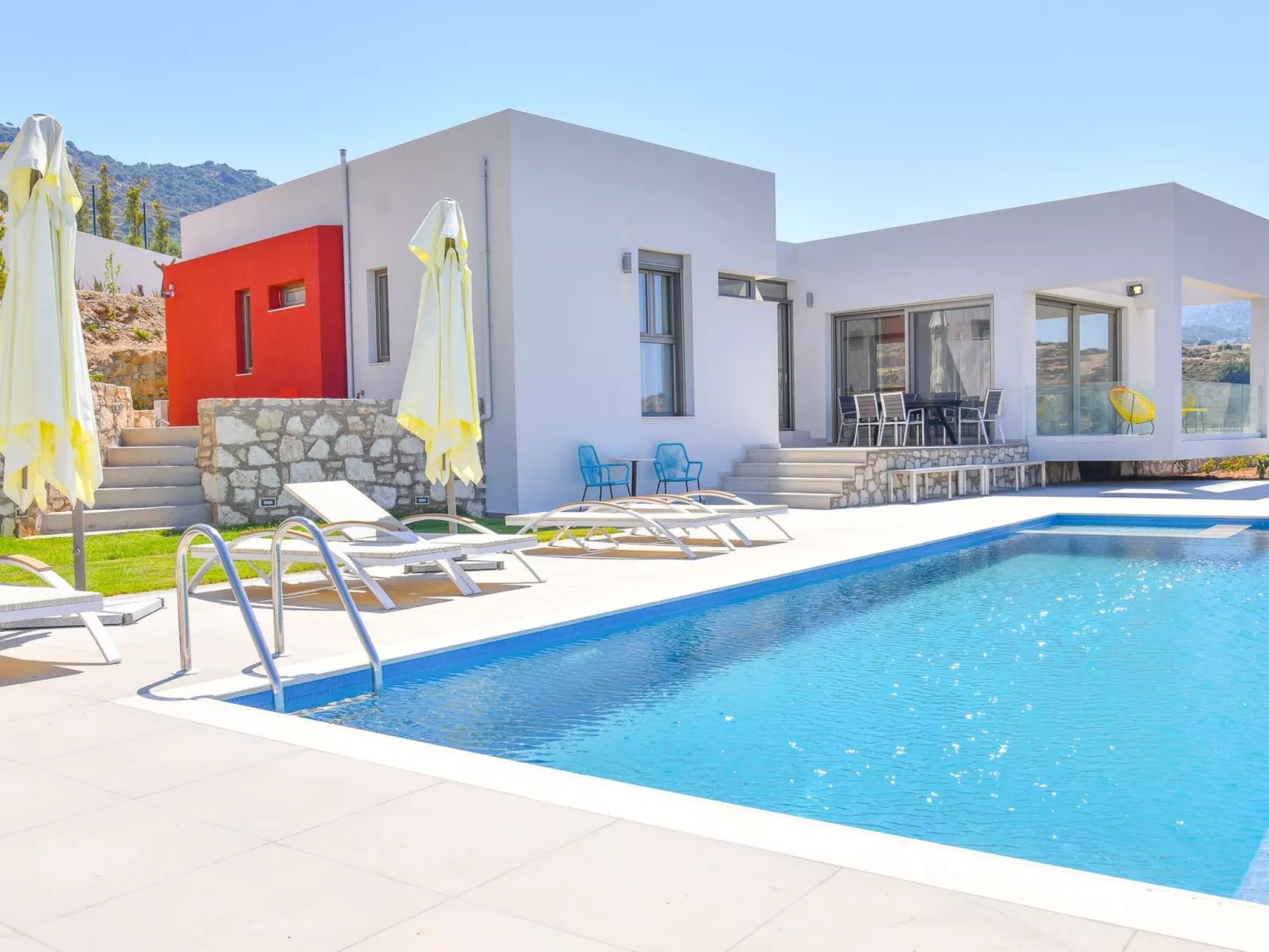 "Villa Kallia" mit Infinity-Pool - Buiten