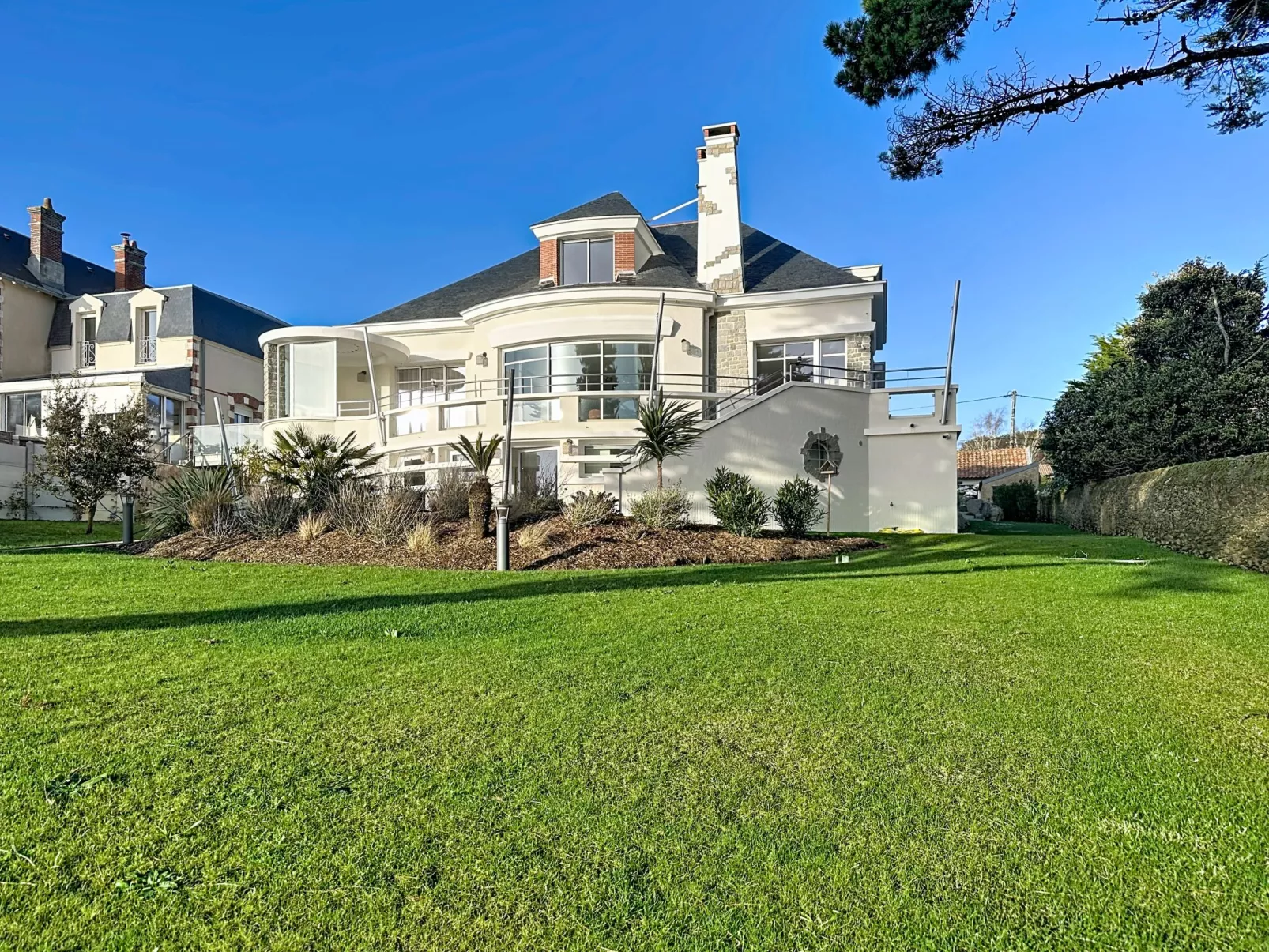 Le Vent d'Avril - Buiten