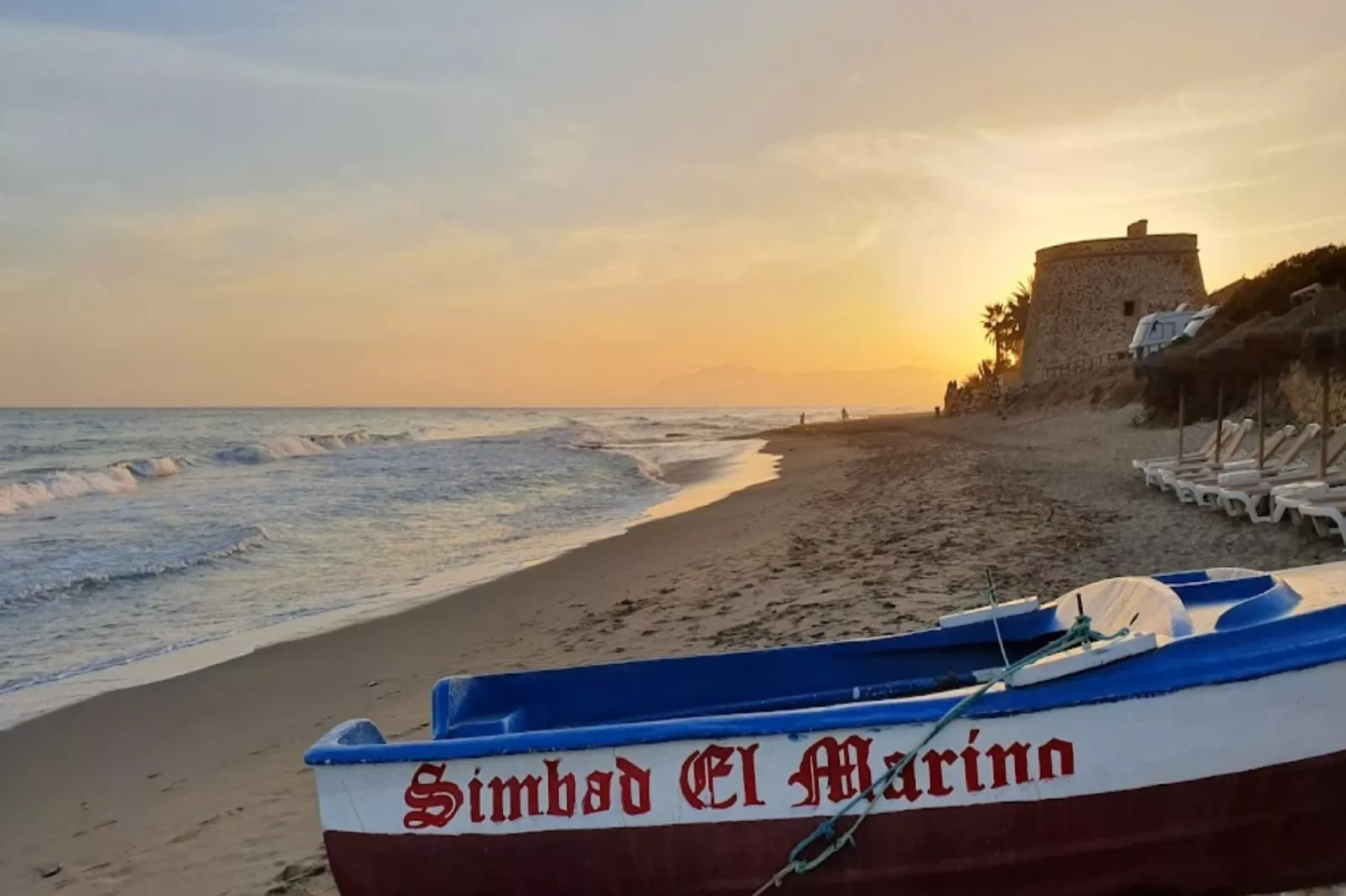 Beachside Family Apartment with Direct Pool Access - Gebieden zomer 1km