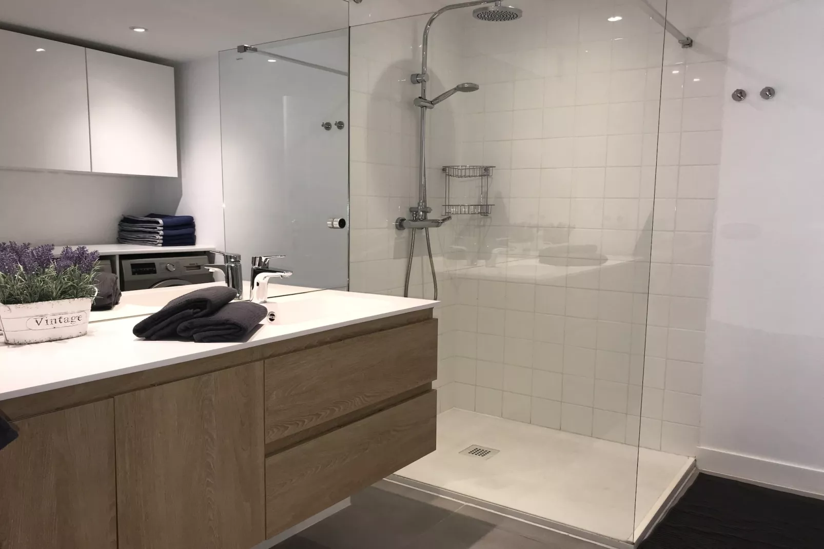 Modern Gated Apartment near Beach & Puerto Banus - Badkamer