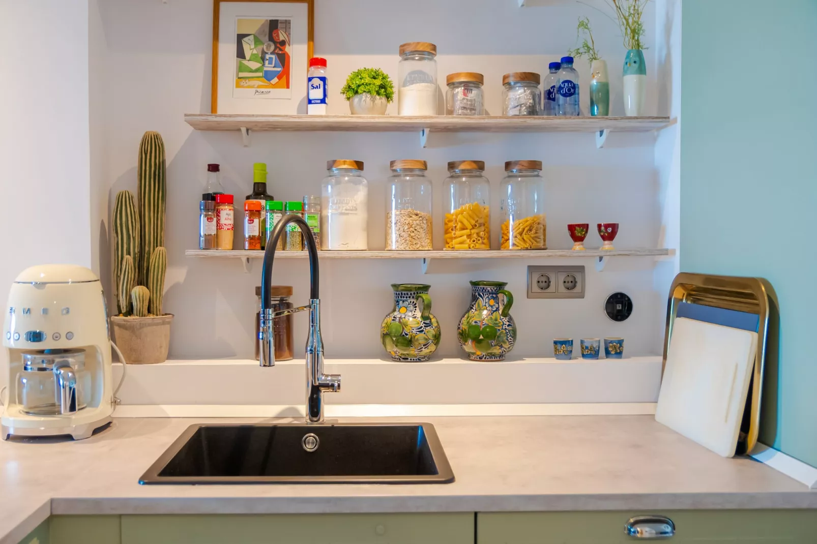 3-Bedroom Apartment with Sea & Mountain Views - Keuken