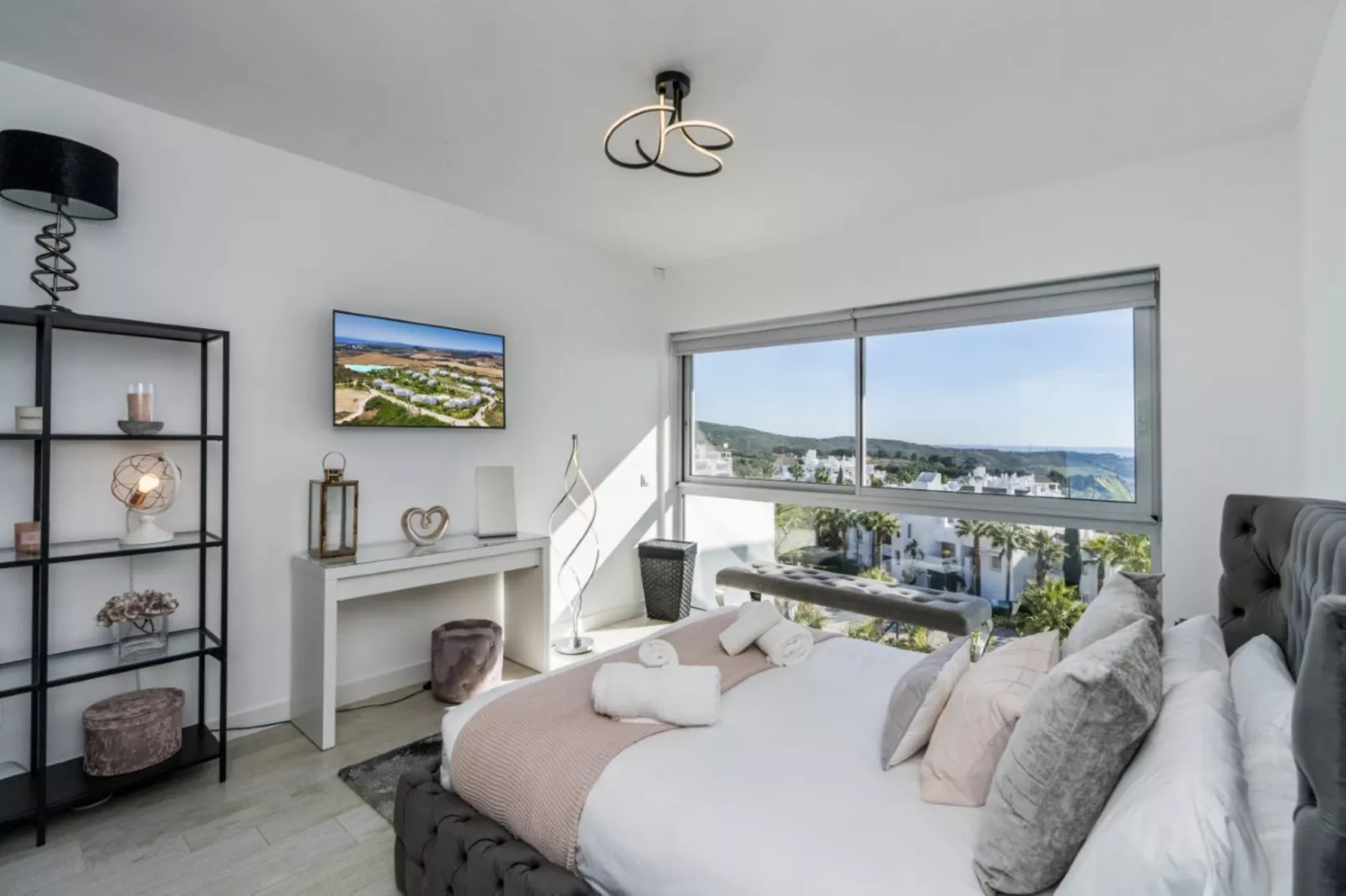 Stylish 3-Bed Apartment | Alcazaba Lagoon (1214) - Slaapkamer