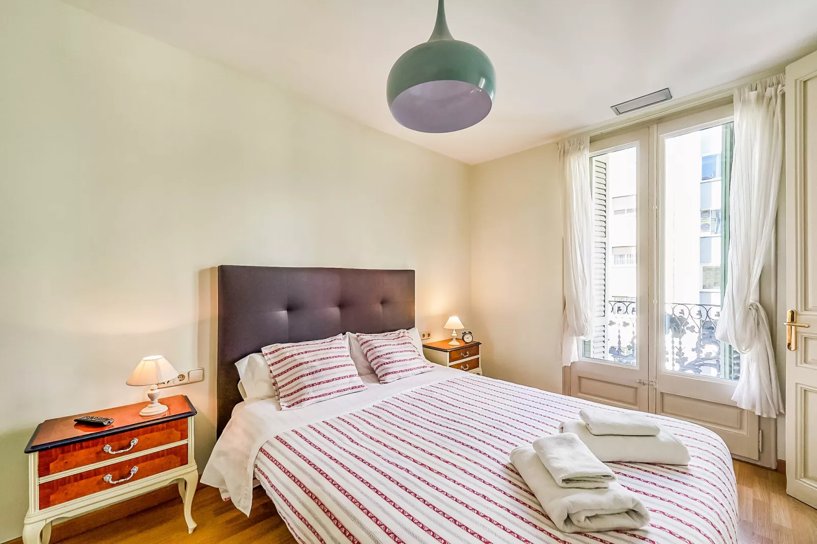 Rambla Paris Apartment - Slaapkamer