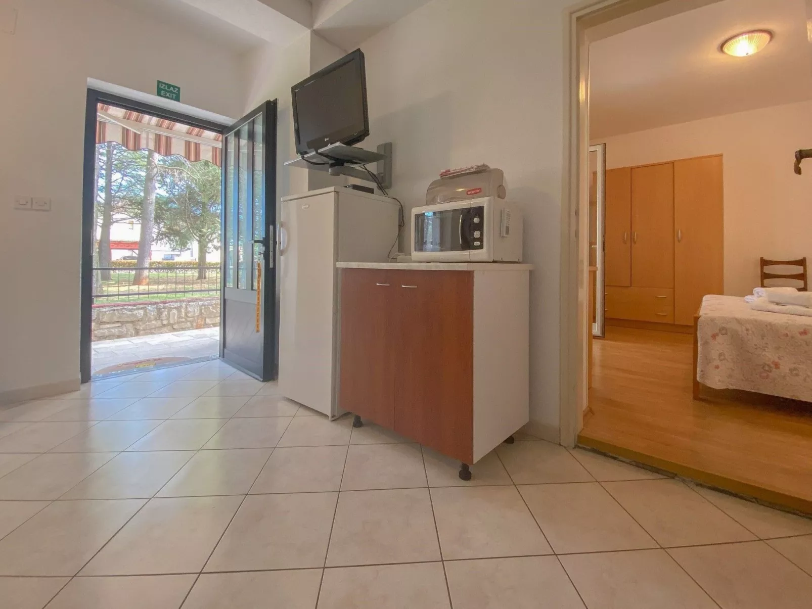 "Elena 2" direkt am Strand - Binnen