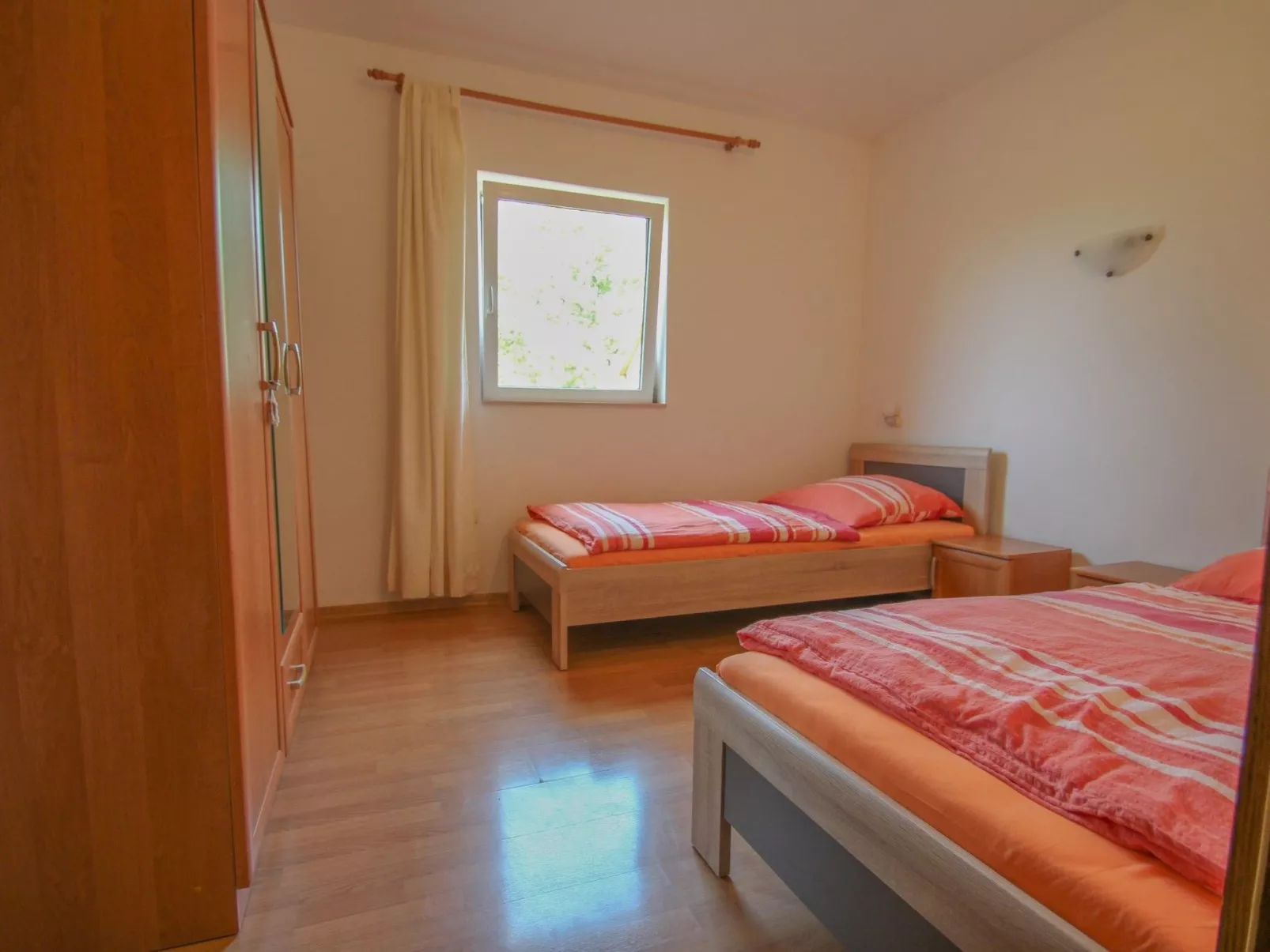 Mit Terrasse für 4 Personen - Binnen