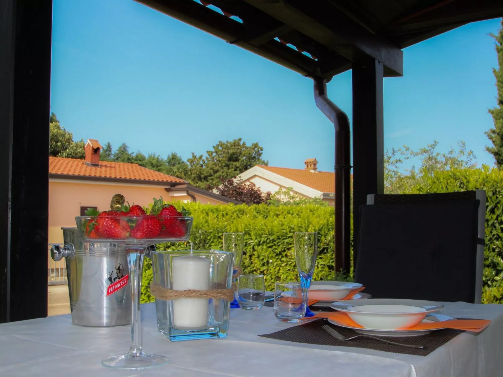 "Karpinjan" direkt am Strand - Buiten