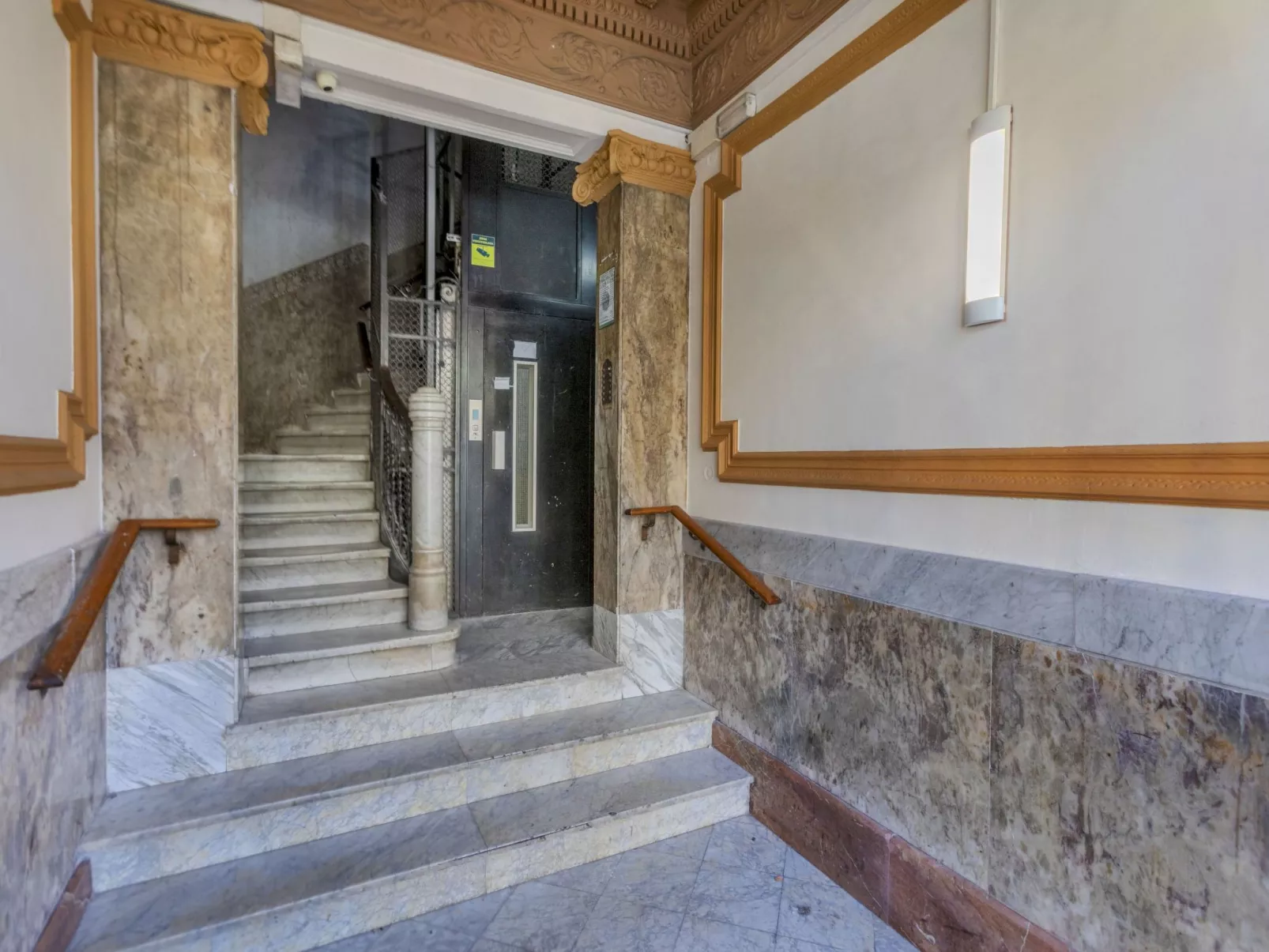 Rocafort - Plaza España - Binnen