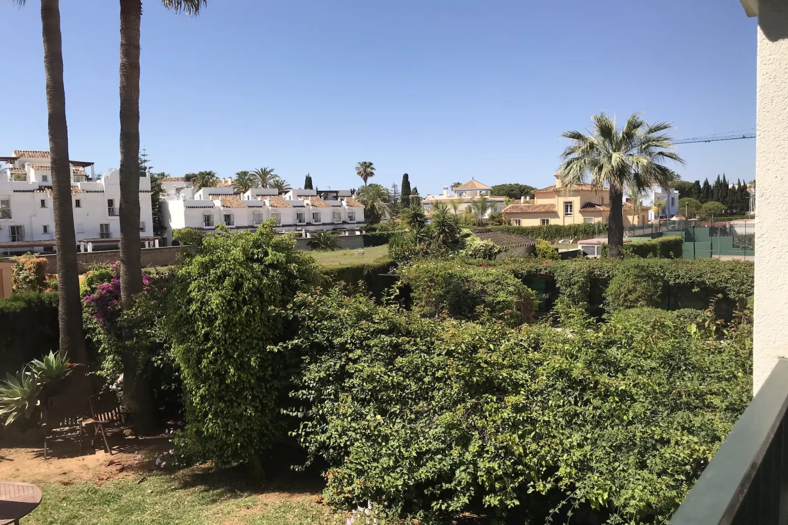 Modern Gated Apartment near Beach & Puerto Banus - Terrasbalkon