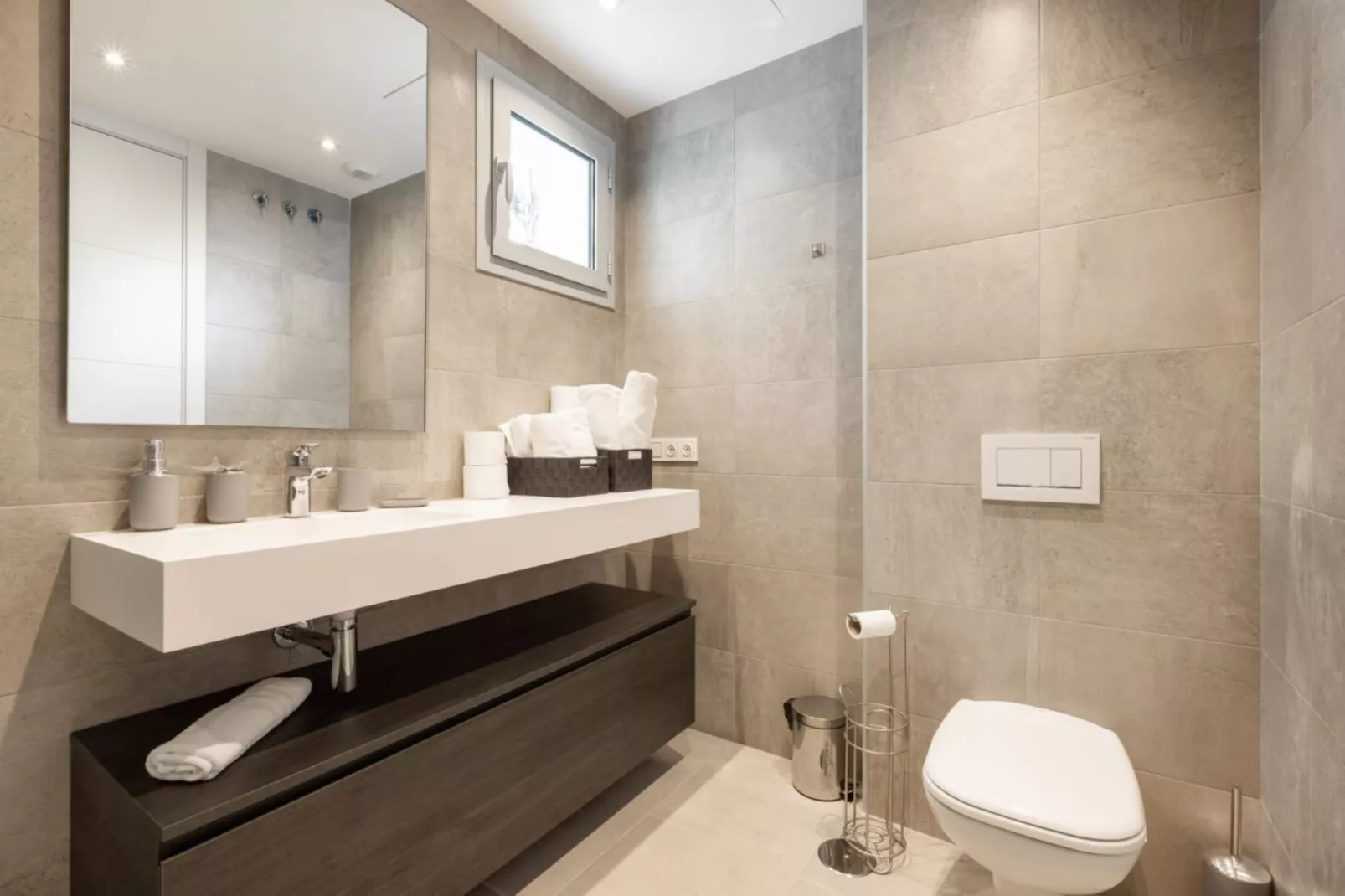 Stylish 3-Bed Apartment | Alcazaba Lagoon (1204) - Badkamer