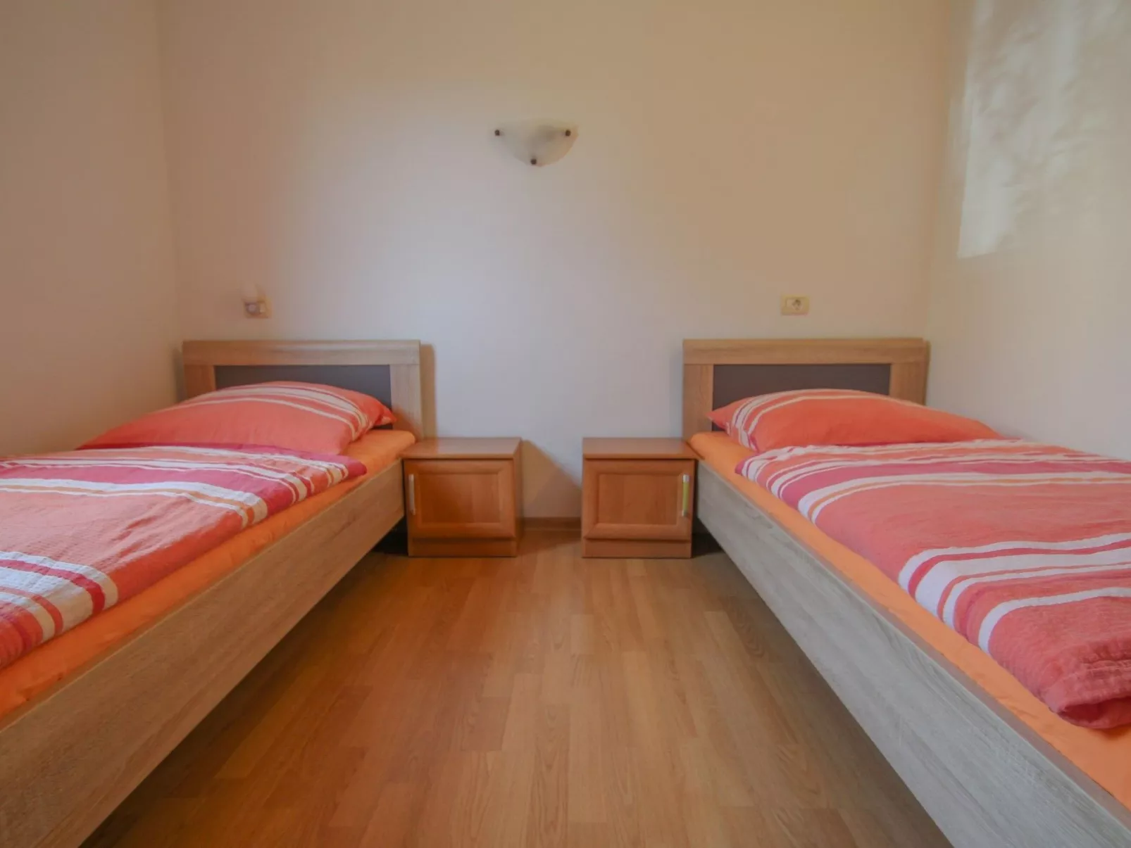 Mit Terrasse für 4 Personen - Binnen