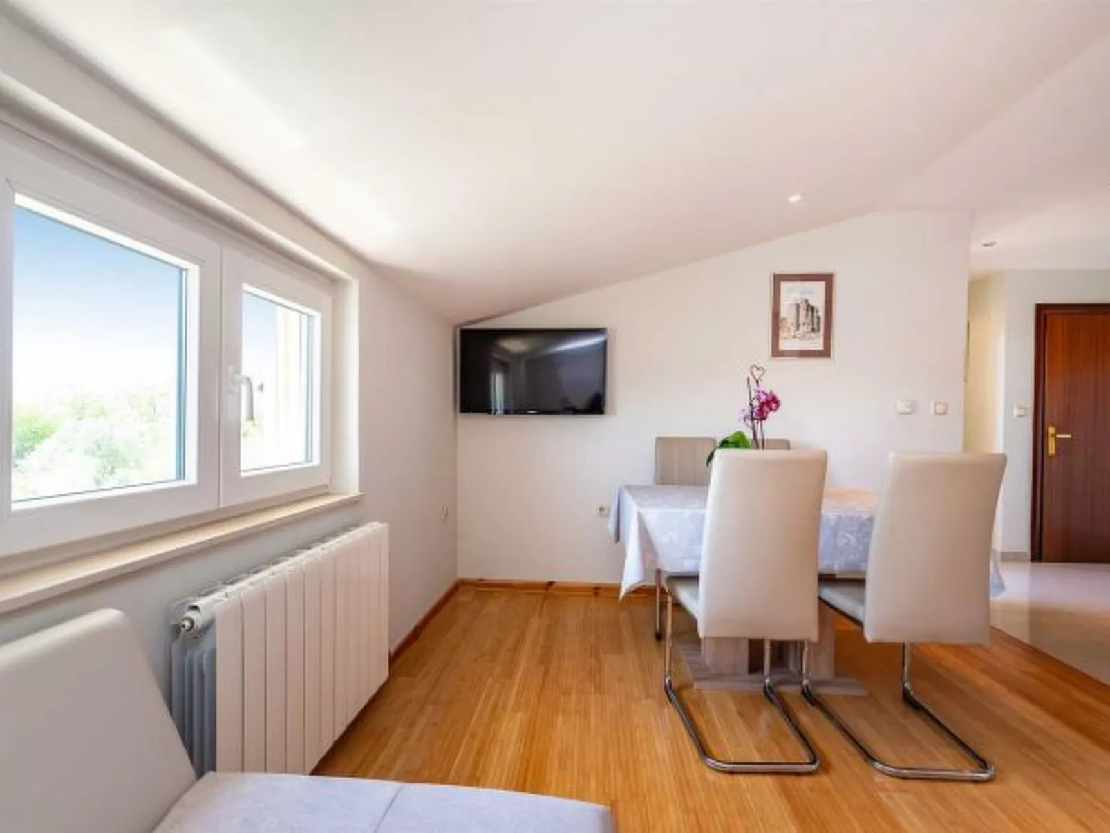 Apartment house Simoni with pool - Image-tags.info