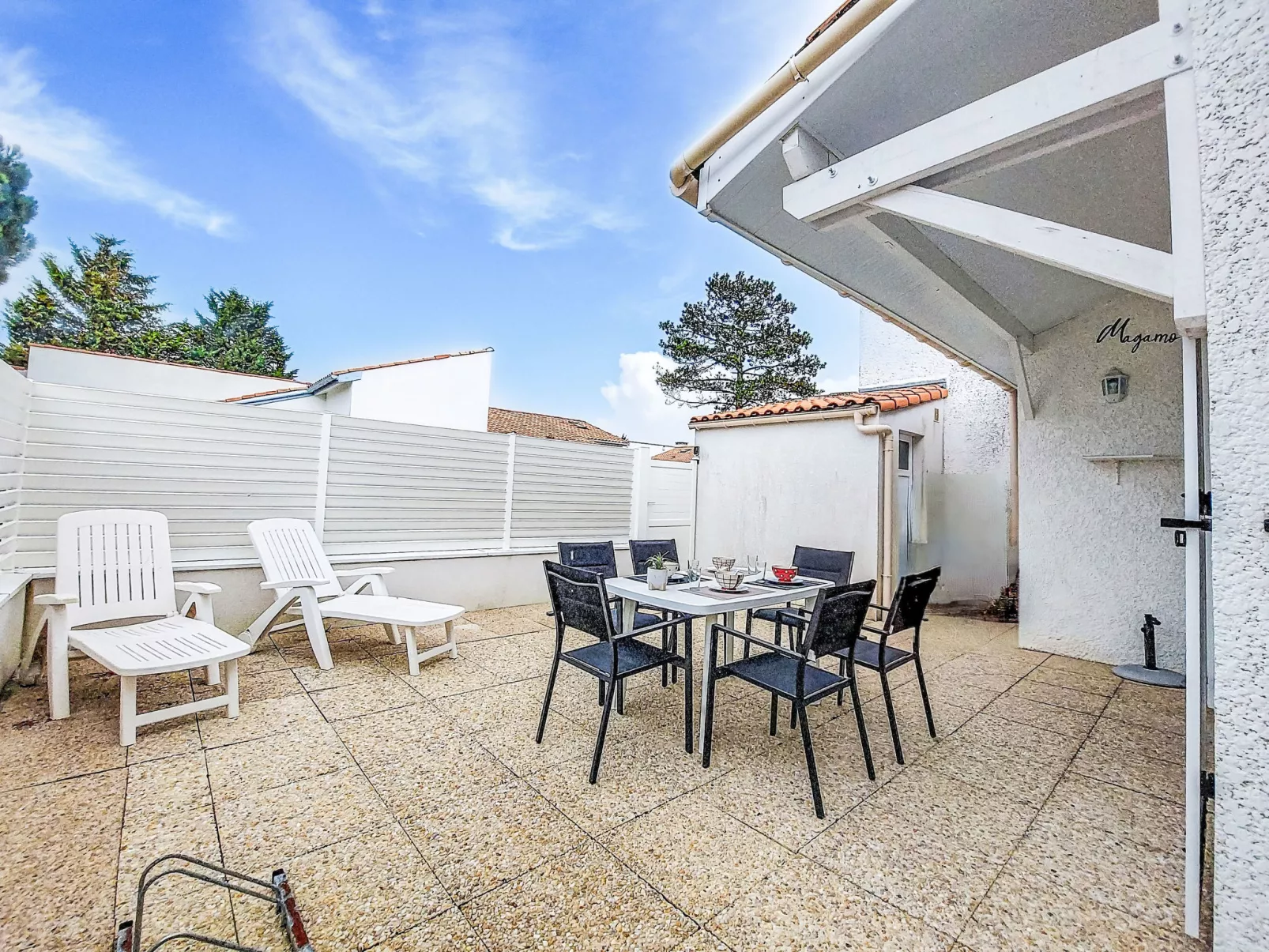 Les Palmyriennes - Buiten