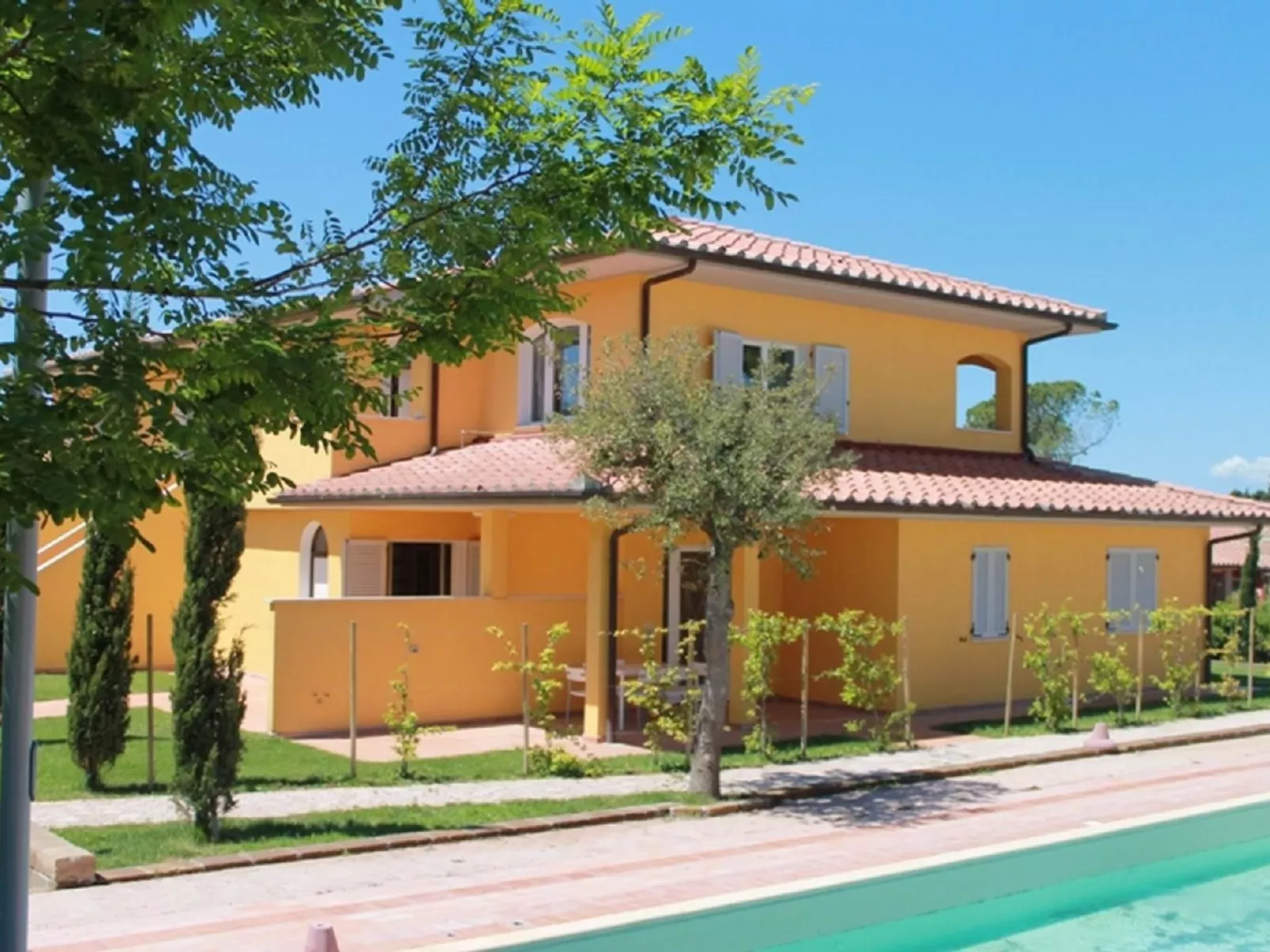 Unterkunft mit AC, Terrasse, in Residenz, Schwimmbad - Buiten