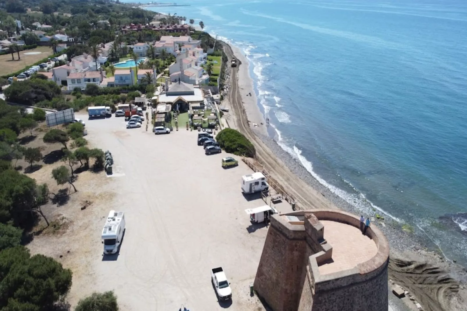 Beachside Family Apartment with Direct Pool Access - Gebieden zomer 5km