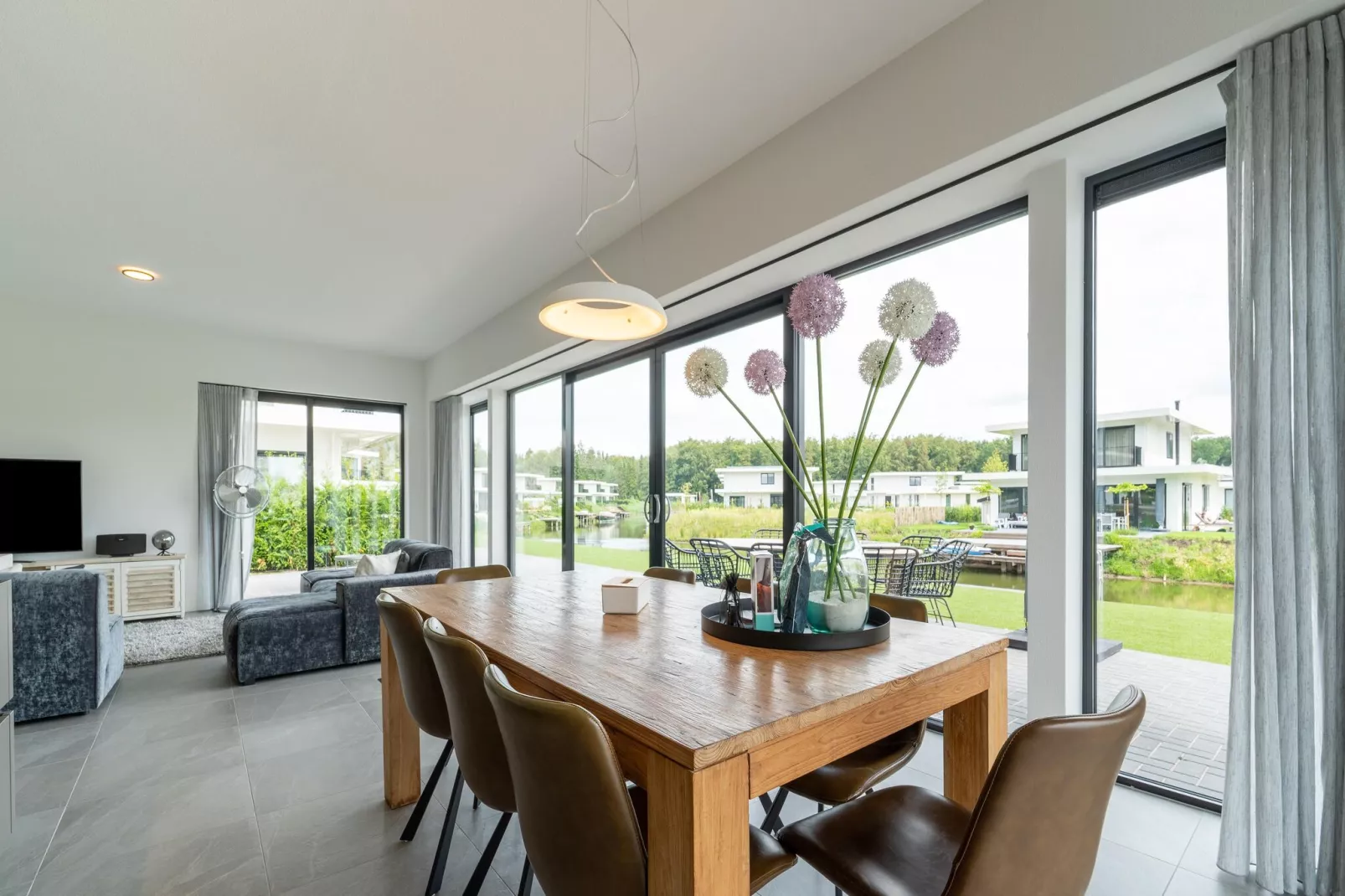 Villa Lacus 553-Eetkamer