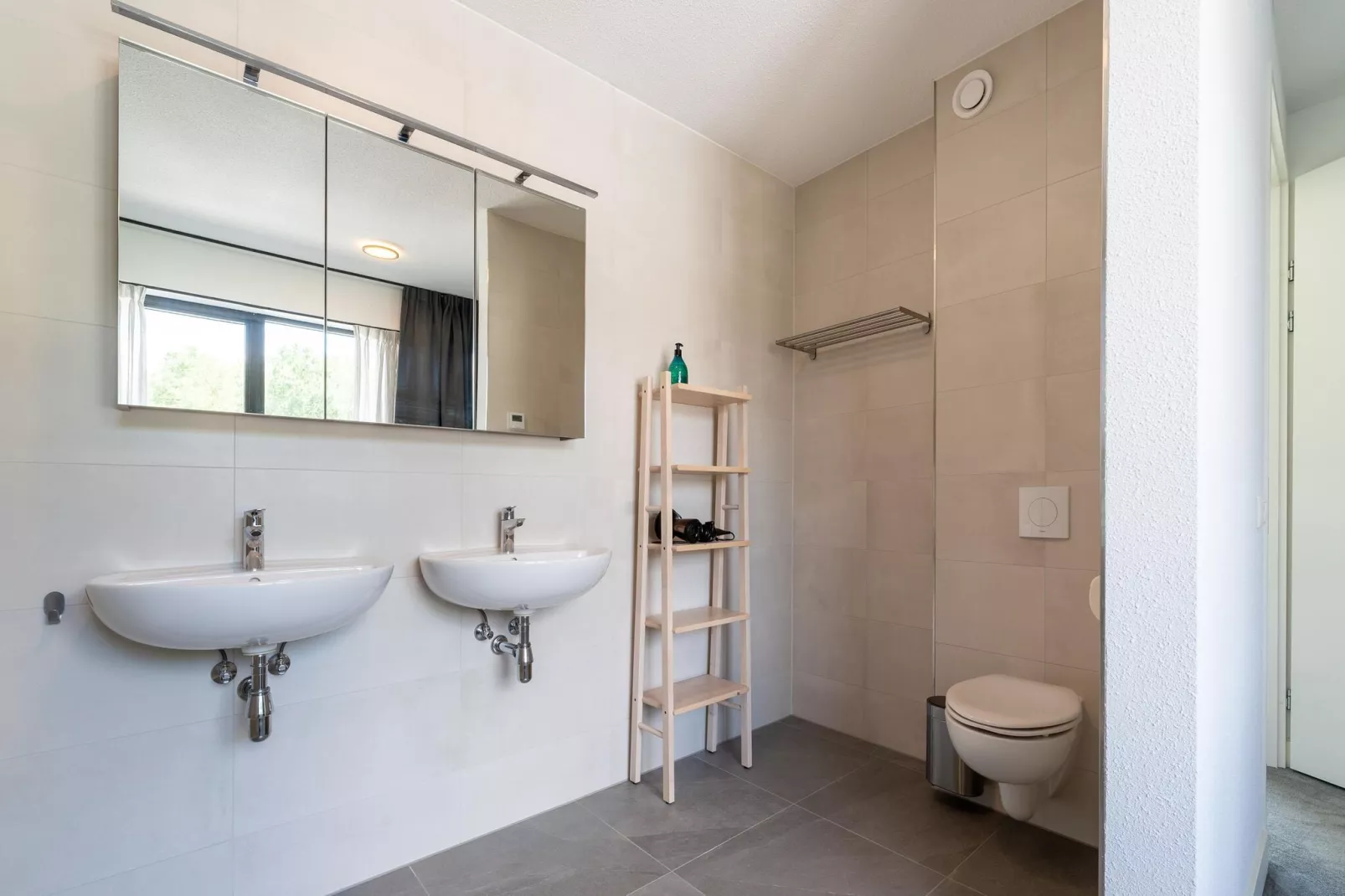 Villa Lacus 553-Badkamer