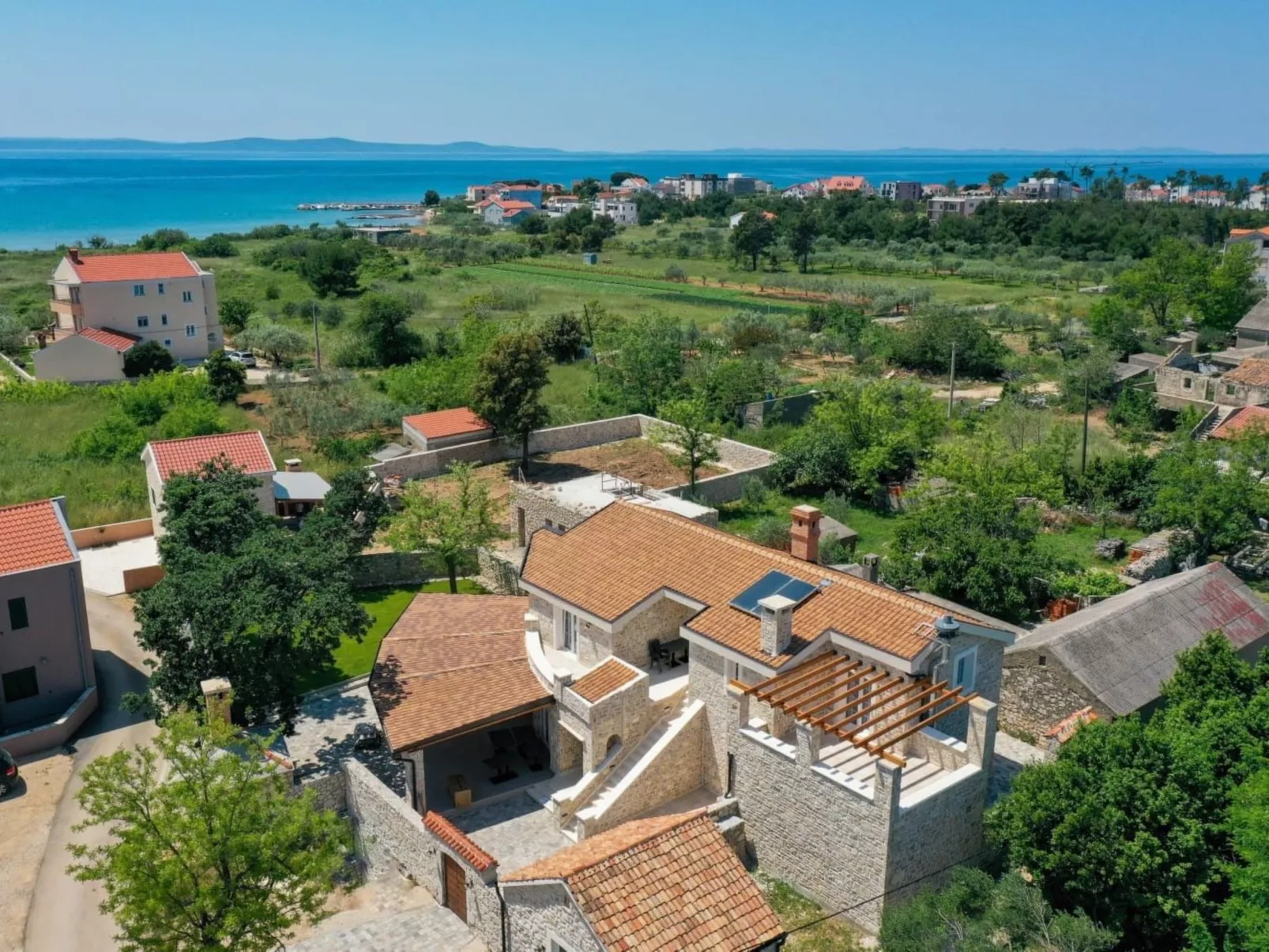 Zimmer "Graues Zimmer" mit privatem Balkon - Buiten
