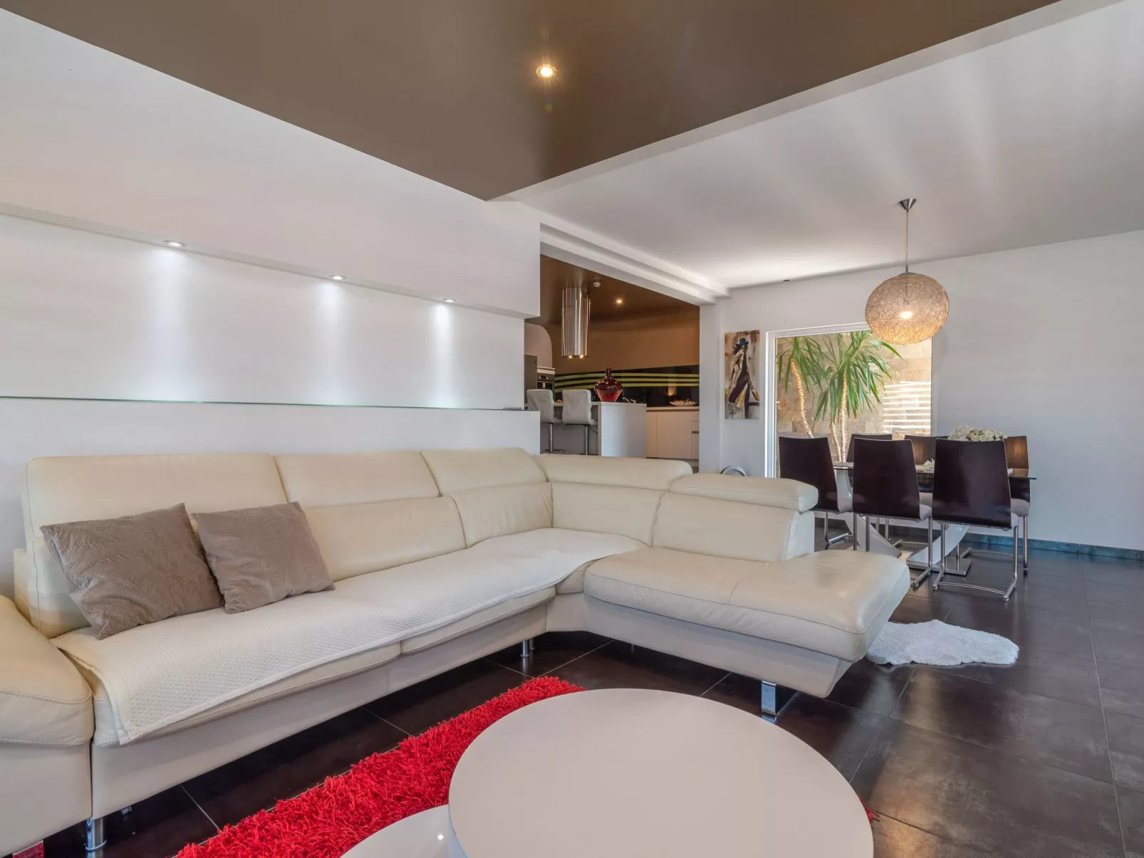 Modernes Apartment mit Gartennutzung, einer groß - Image-tags.info