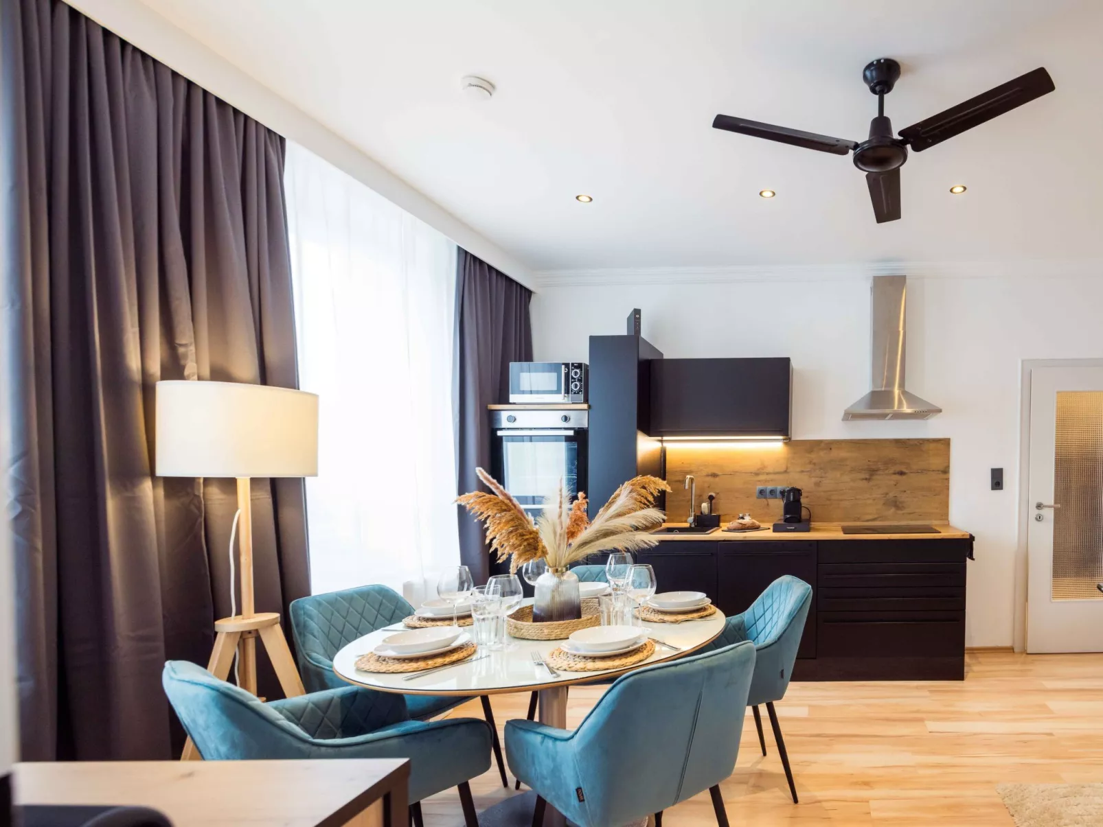 Schiller Apartment im Zentrum von Hof. Küche, Parkplatz, 250MBit Wlan - Binnen