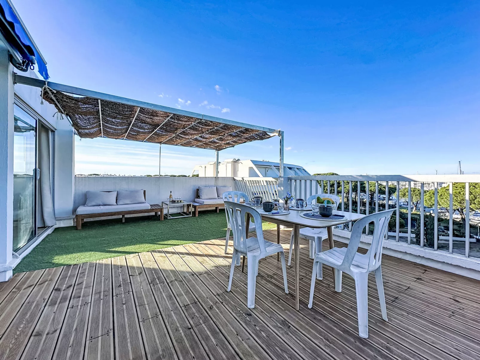 La Croisière - Binnen