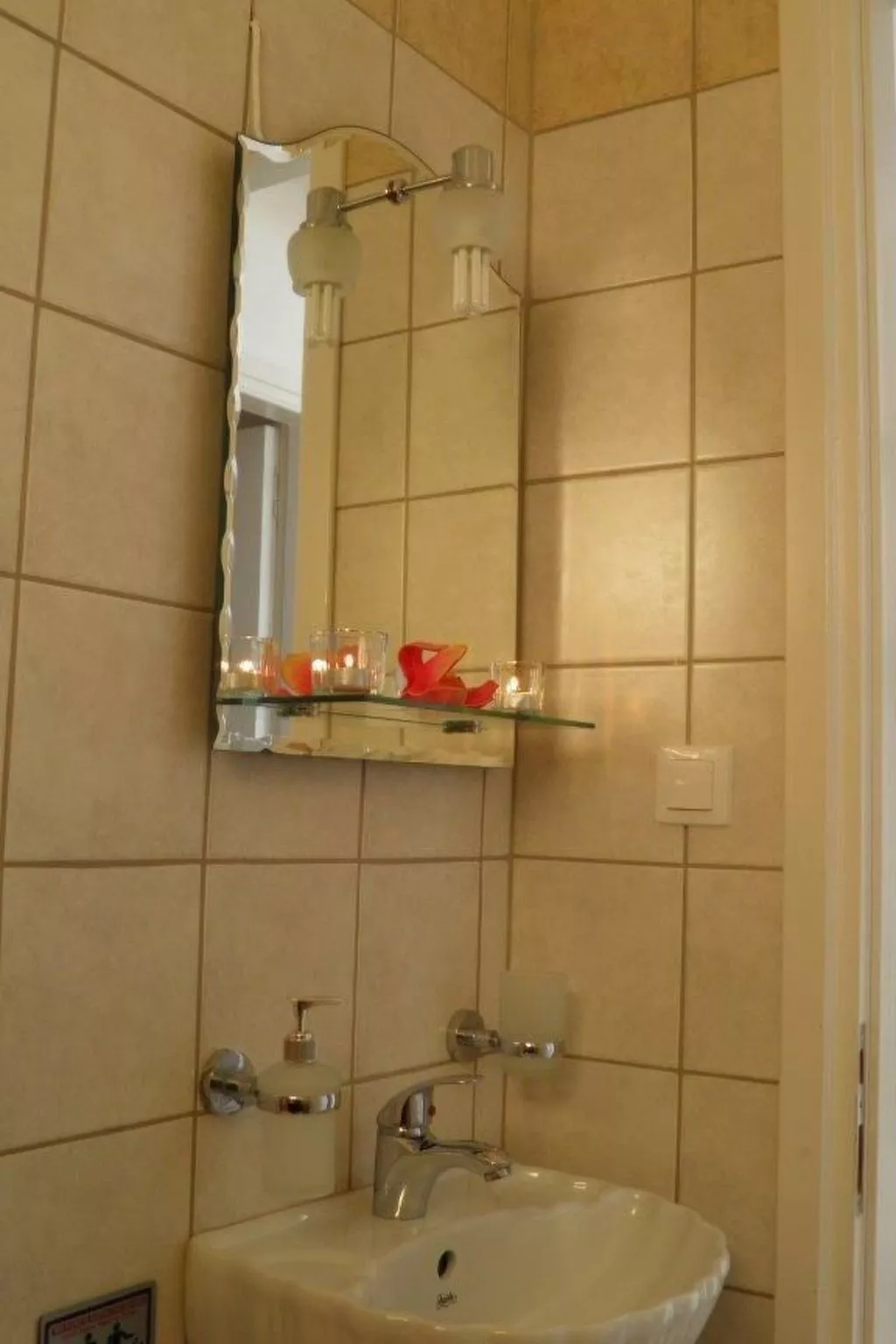 Sehr geräumiges Apartment mit eigenem Pool und Whirlpool - Binnen