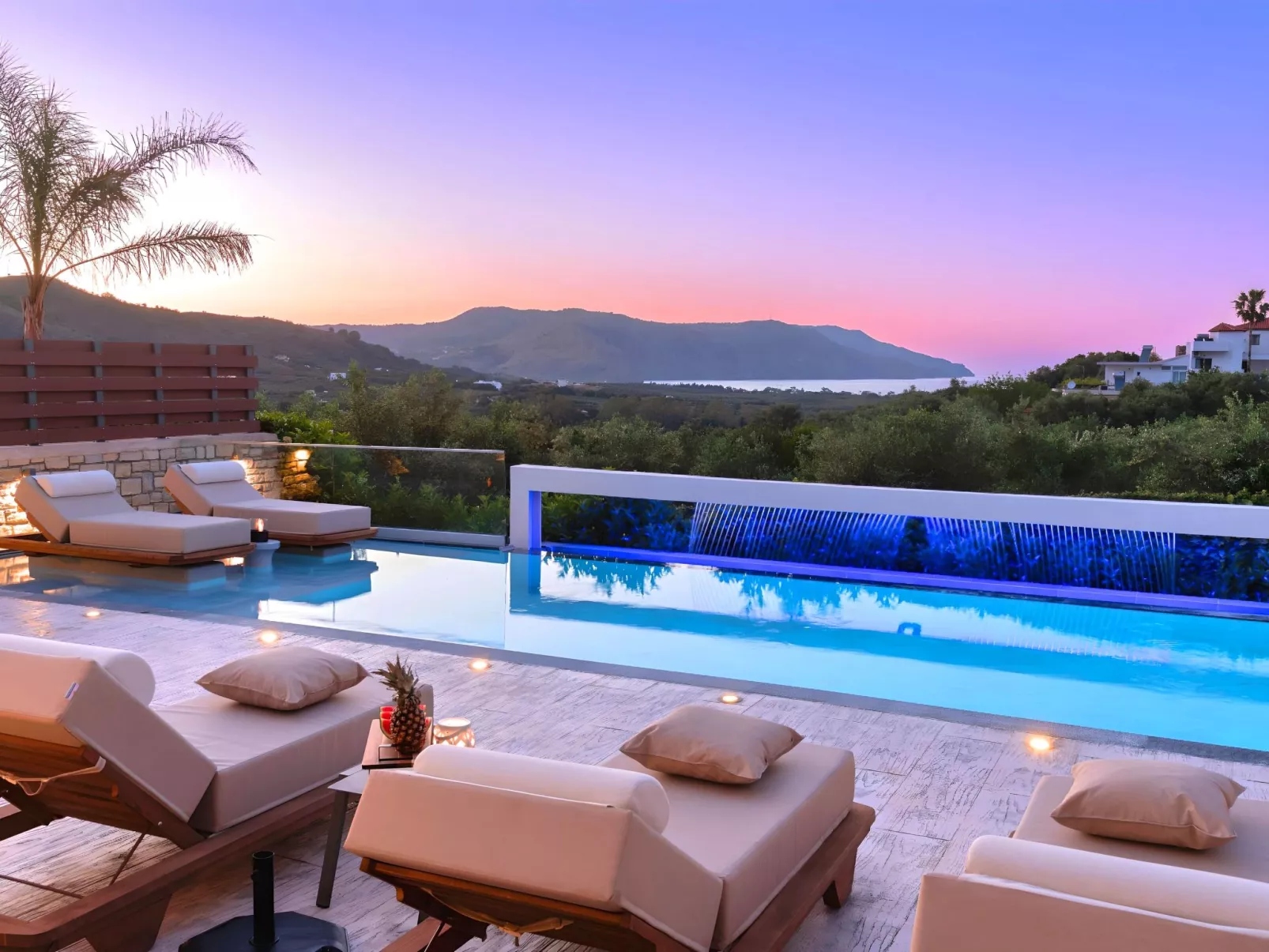 Villa "Minoas Grand" mit Blick auf das Wasser - Binnen