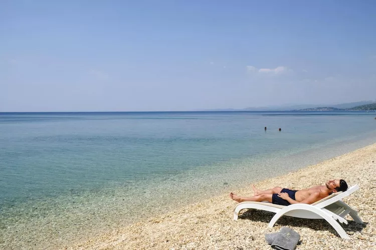 Holiday residence Acrotel Athena Villas, Elia Beach-1-bedroom-apartment ground floor - Waterzicht