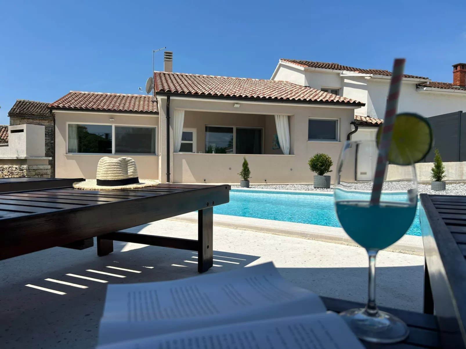 Diva mit privatem Pool - Buiten