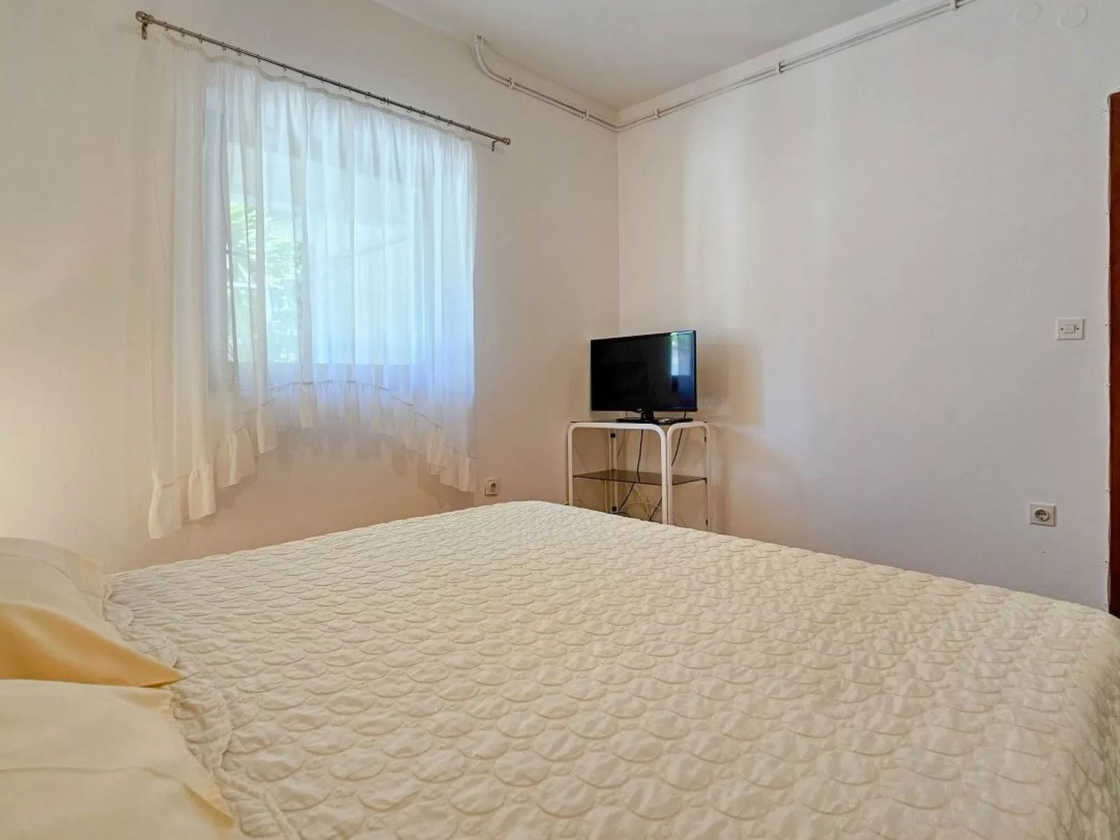Strandnahes Ferienappartement Pjerina - Binnen