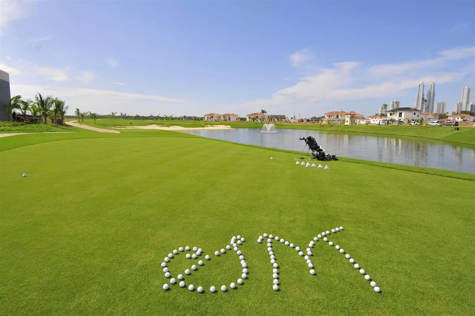 Beachside Family Apartment with Direct Pool Access - Gebieden zomer 5km