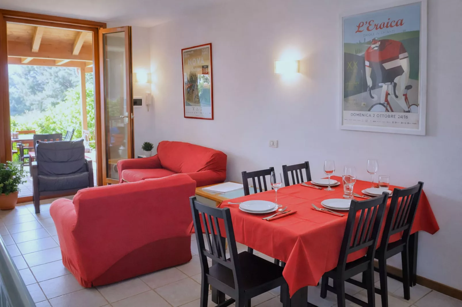 CAM - Casa Campagnano - Eetkamer