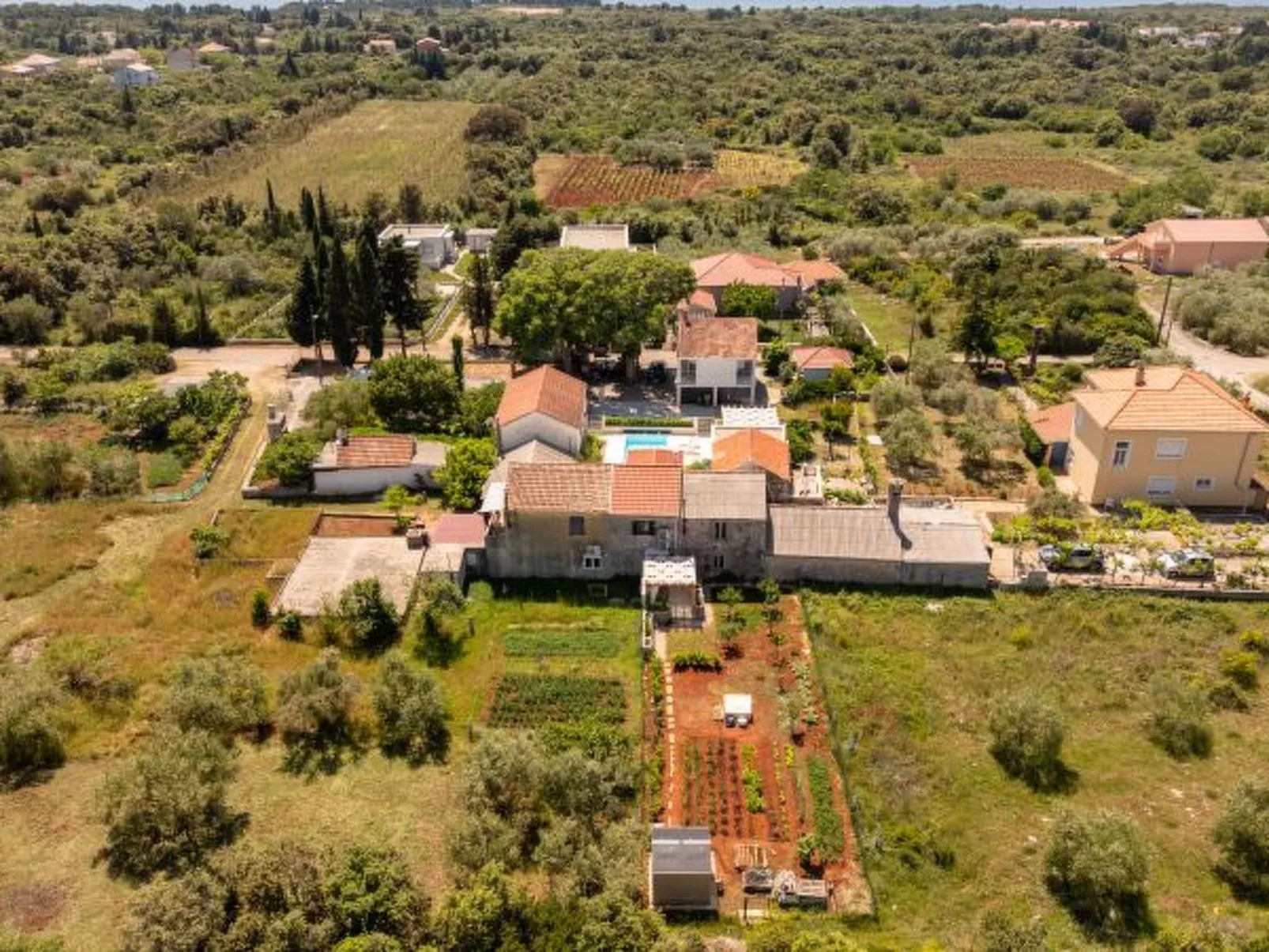 Studio Apartment Varos with shared pool - Image-tags.info