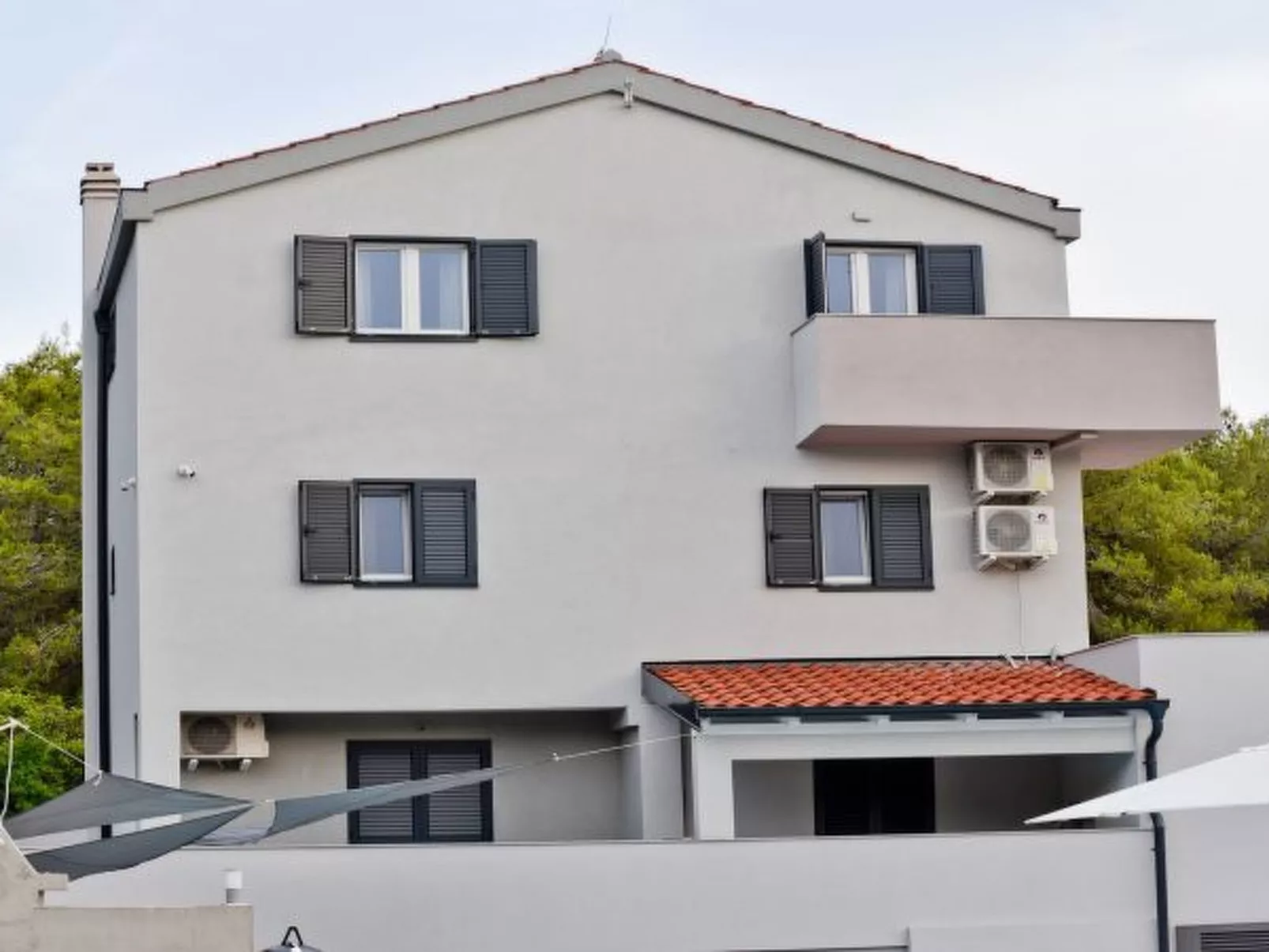 Villa Pinia with pool, Zadar - Image-tags.info