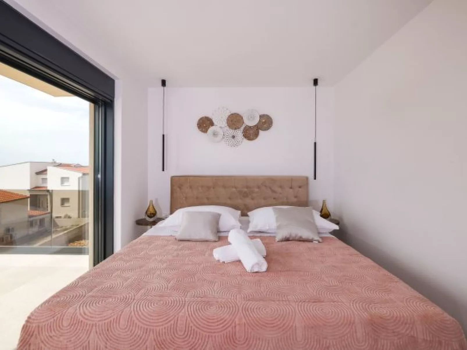 Villa Novue with pool - Image-tags.info