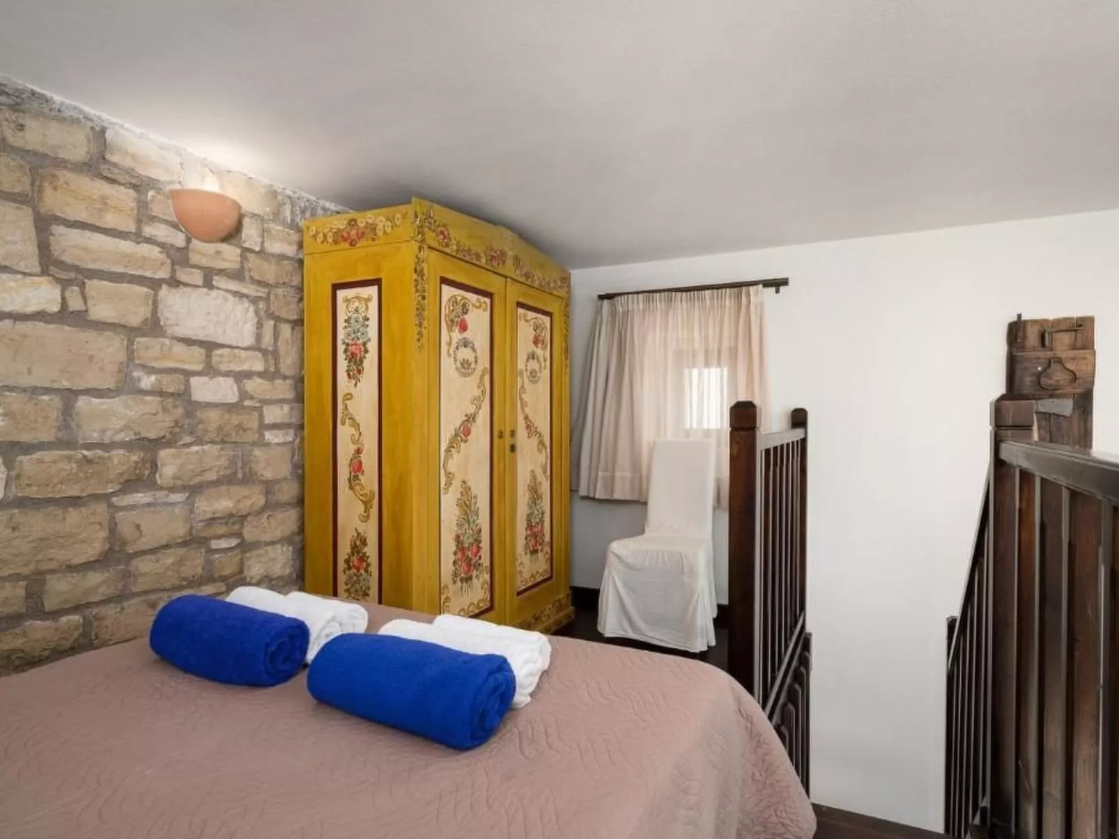 Traditionelle Natursteinvilla mit tollem Meerblick - Binnen