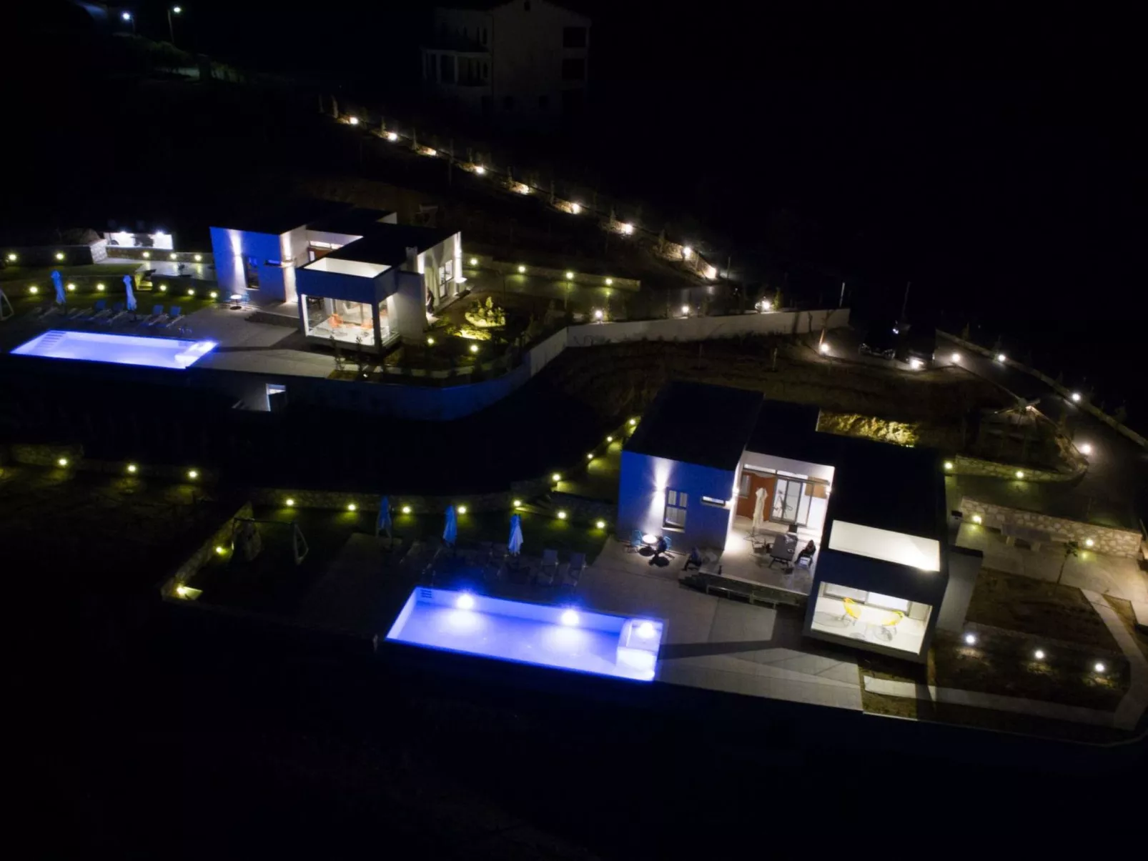 "Villa Kallia" mit Infinity-Pool - Buiten