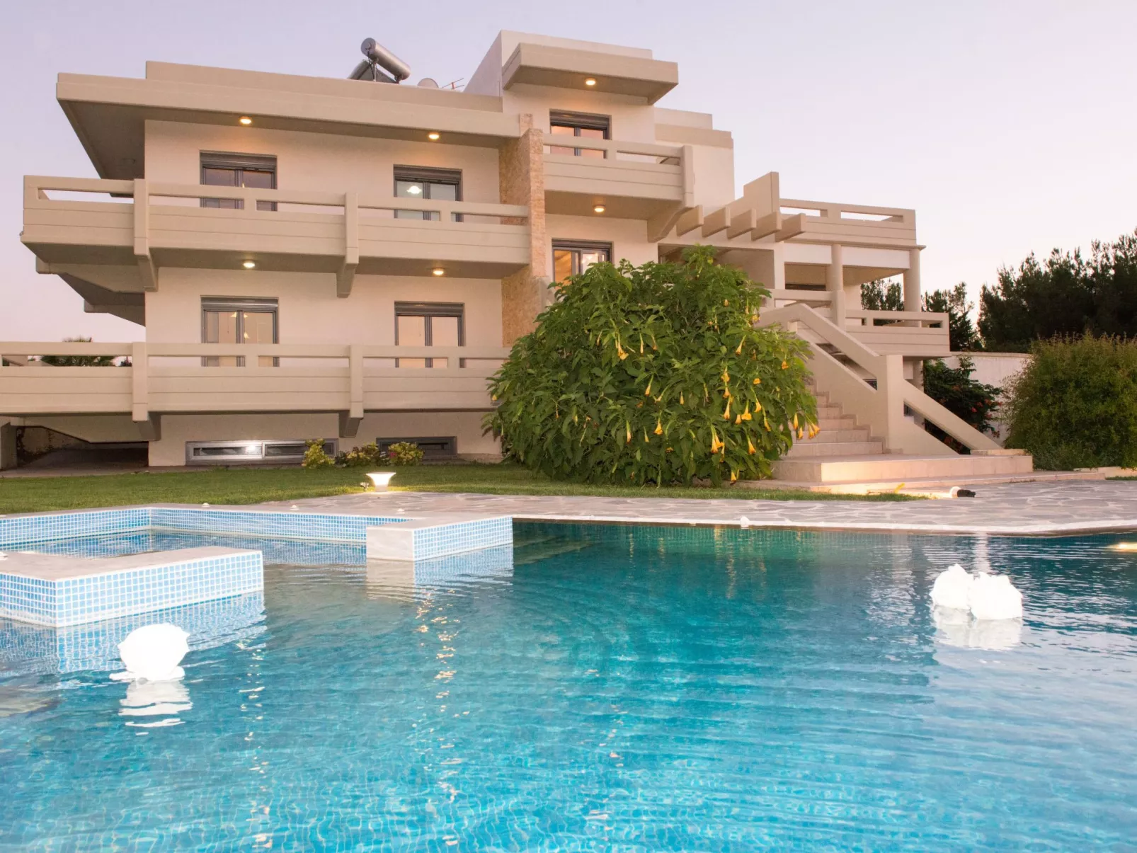 Luxuriöse, geräumige, private Villa mit sechs Schlafzimmern - Buiten