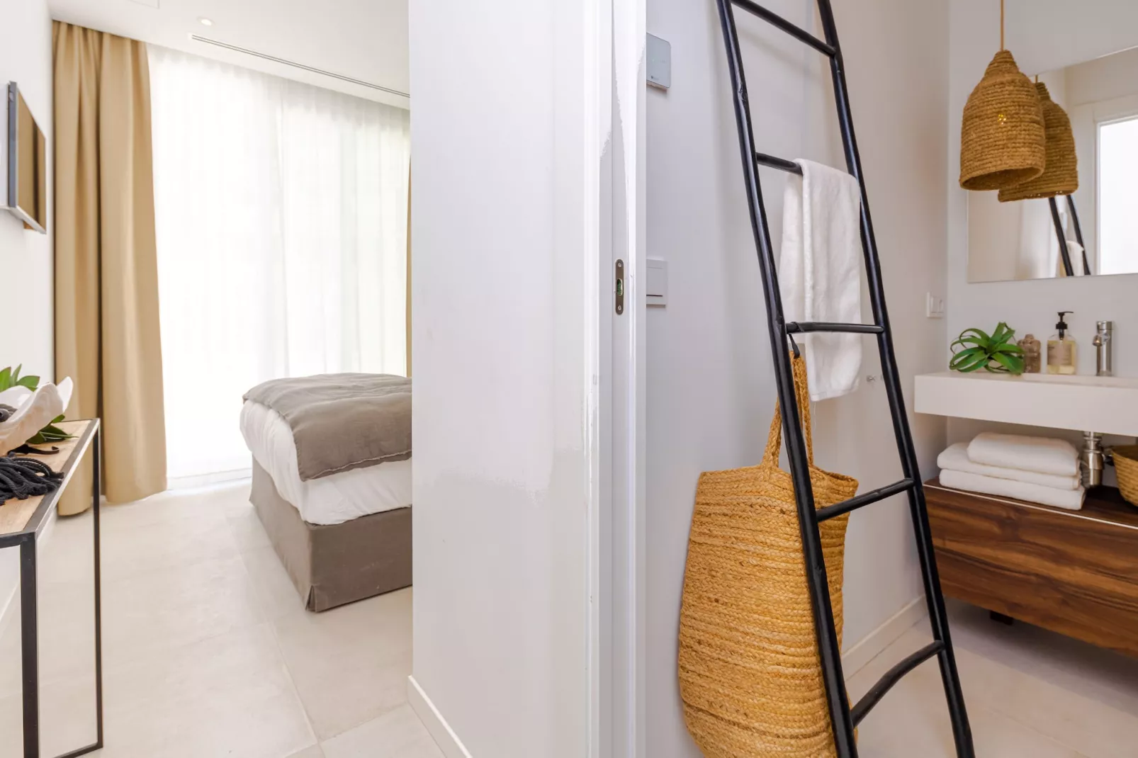 Unique & Luxurious Villa with Heated Pool! - Overloop