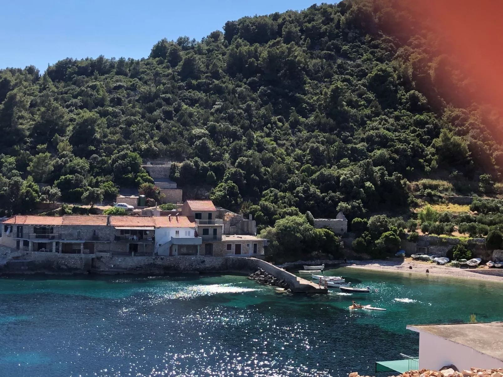 Weißes Haus Robinson mit BBQ und Terrasse - Image-tags.info