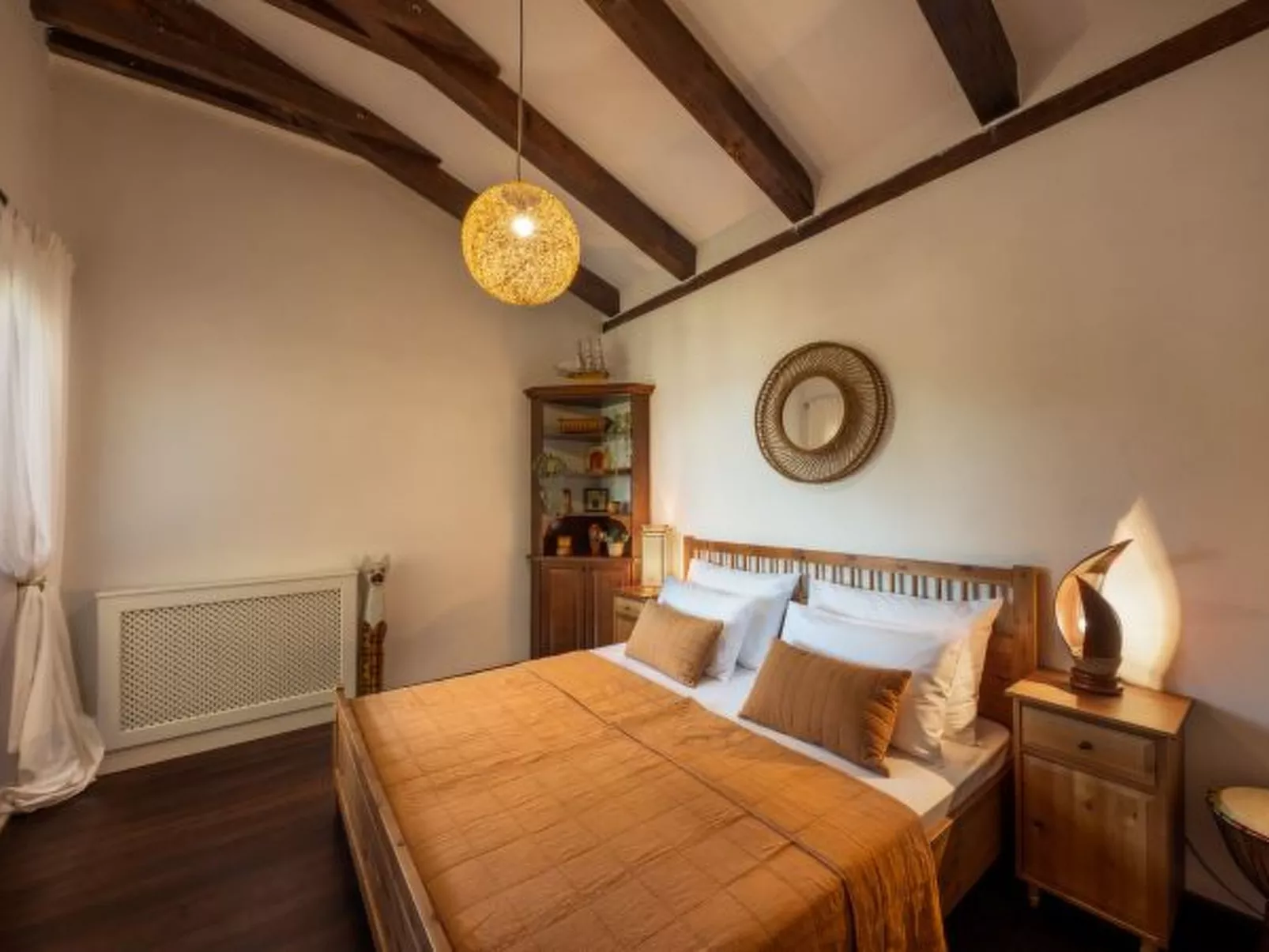 Villa Barotul with pool - Image-tags.info