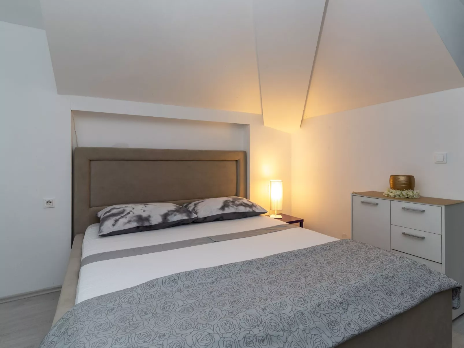 Moderne Ferienwohnung mit Gartennutzung, einem g - Image-tags.info