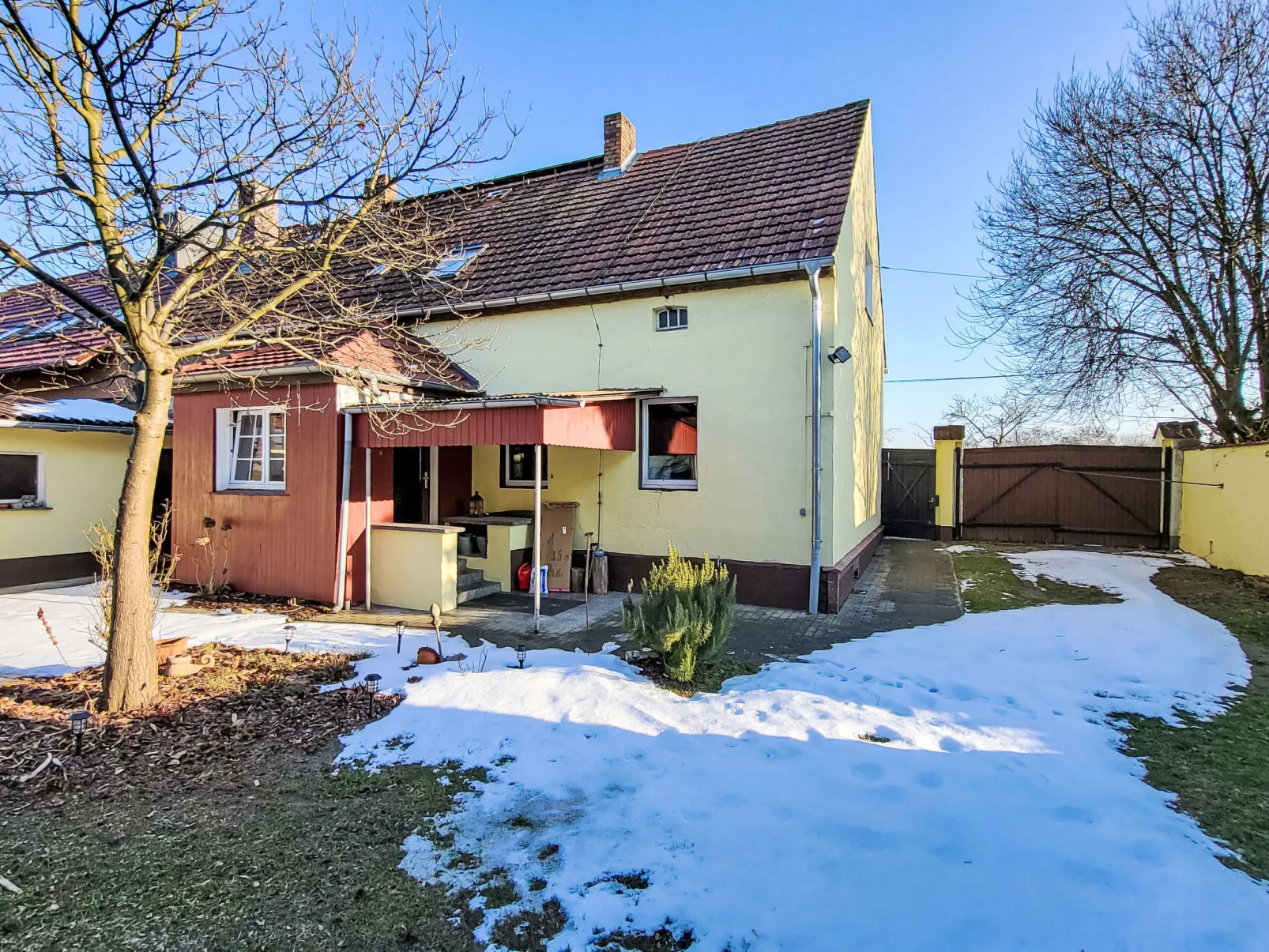 Mit großem eingezäunten Garten - Buiten