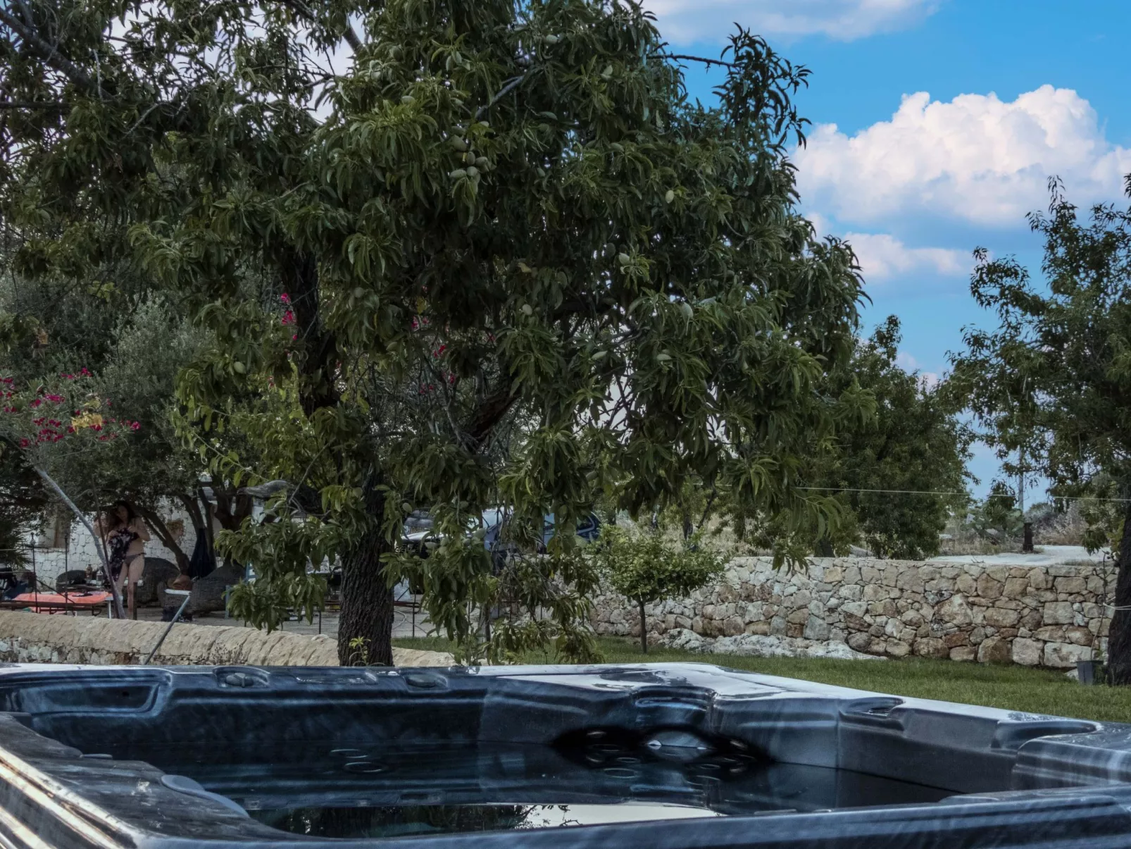 Giniusa' Studio mit Whirlpool-Badewanne - Buiten