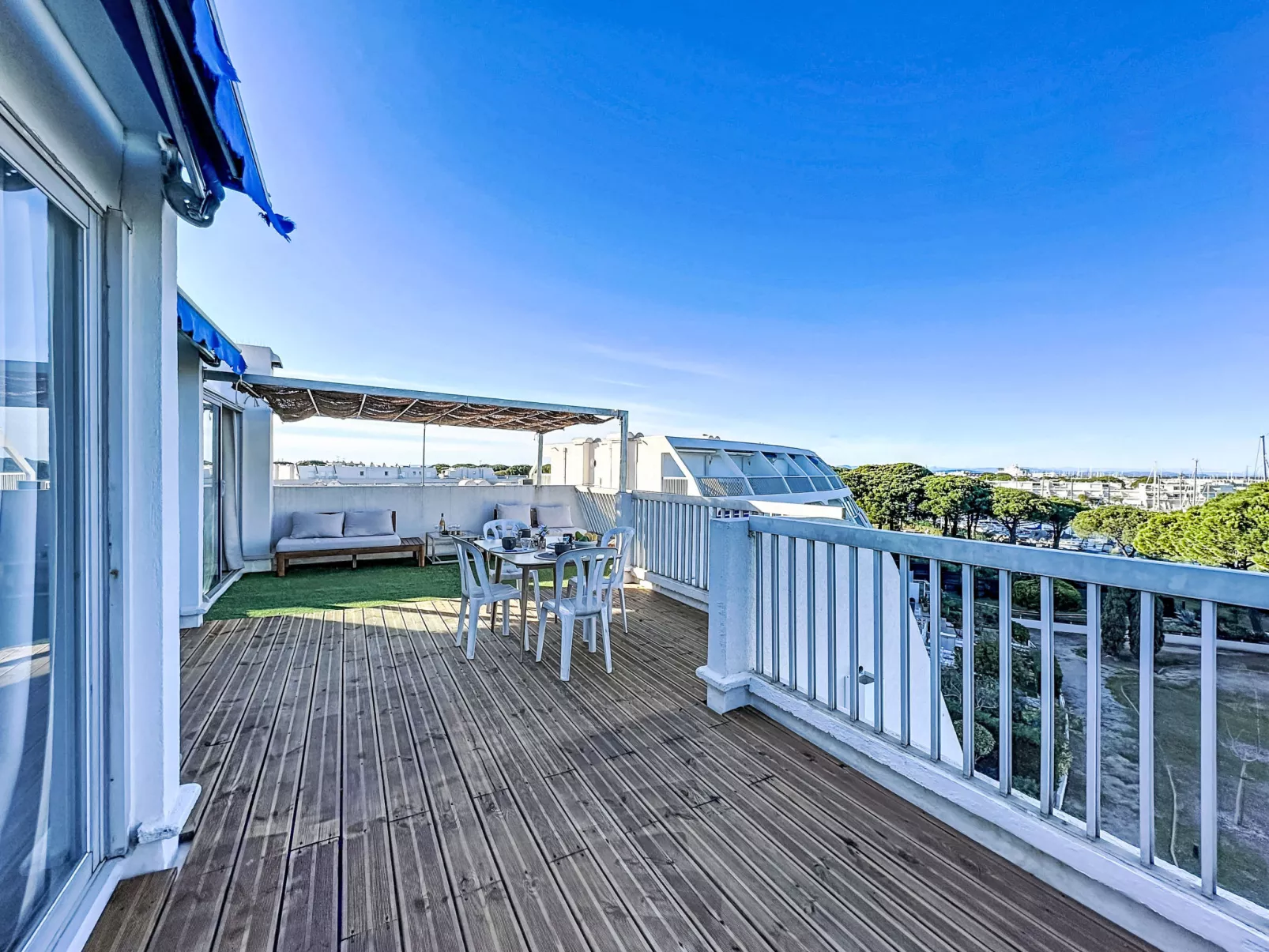 La Croisière - Binnen